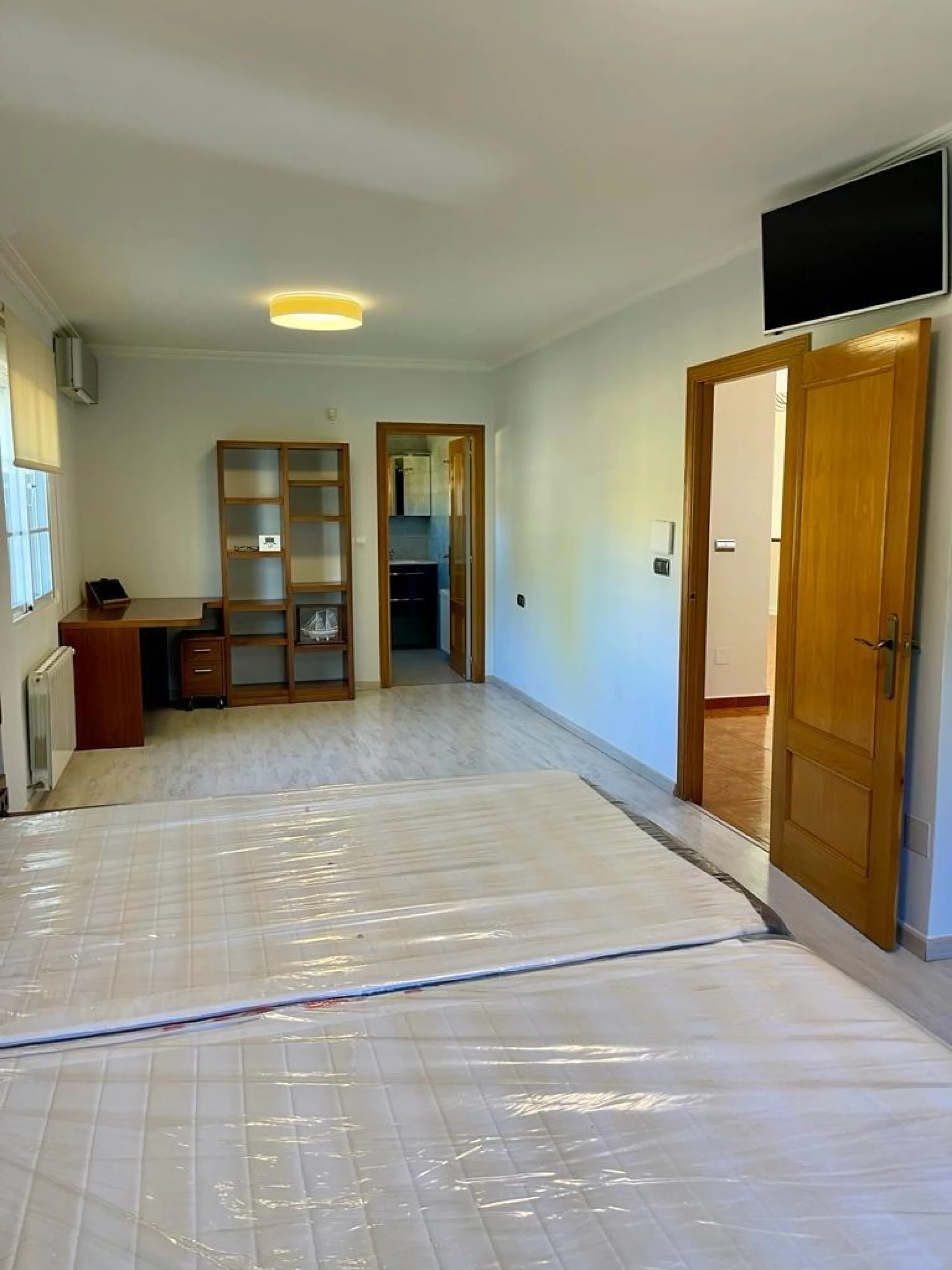 VILLA DE LUJO EN LOS BALCONES CON 950 M2 DE PARCELA. 5 DORM. 3 BAÑOS. PISCINA.