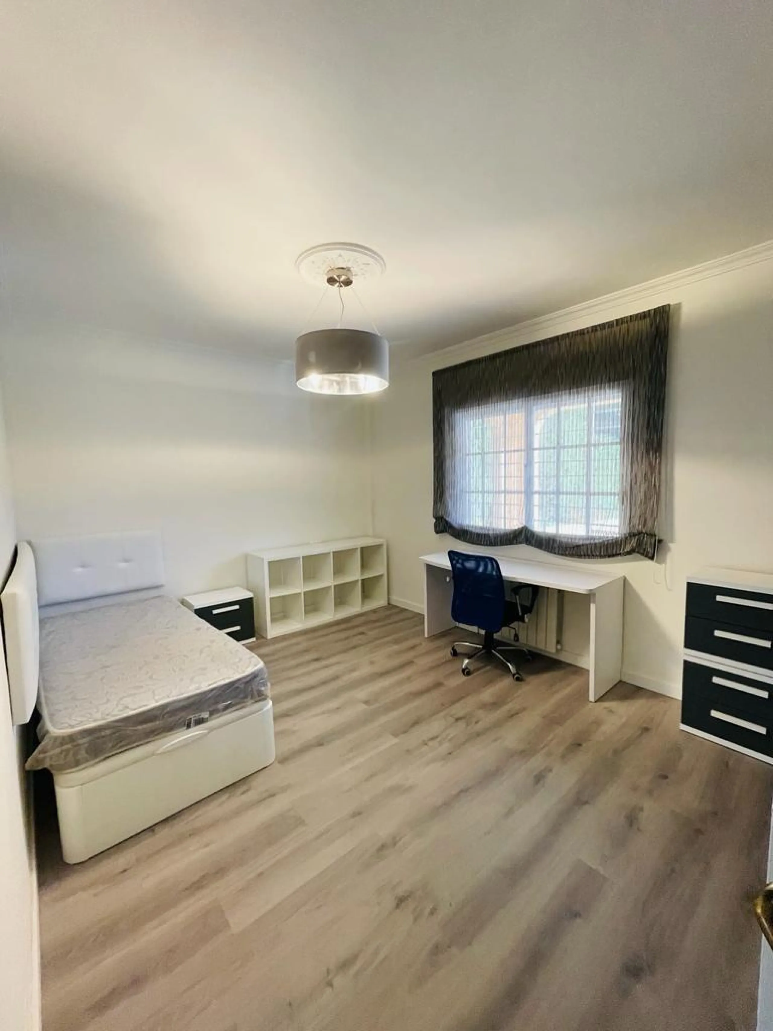 VILLA DE LUJO EN LOS BALCONES CON 950 M2 DE PARCELA. 5 DORM. 3 BAÑOS. PISCINA.