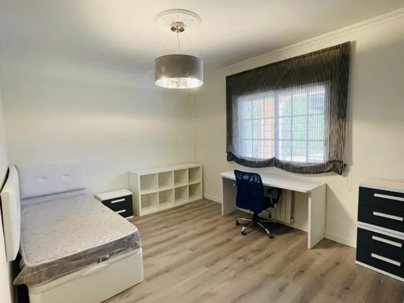 VILLA DE LUJO EN LOS BALCONES CON 950 M2 DE PARCELA. 5 DORM. 3 BAÑOS. PISCINA.