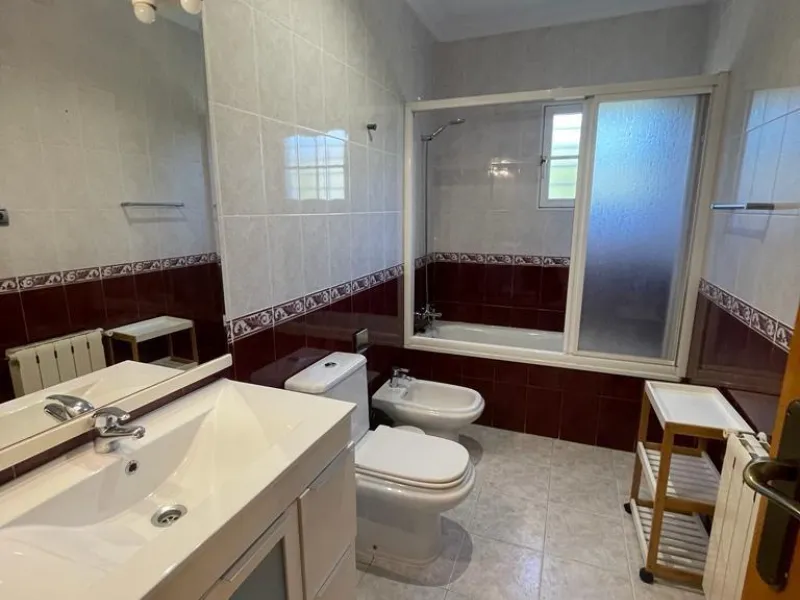 VILLA DE LUJO EN LOS BALCONES CON 950 M2 DE PARCELA. 5 DORM. 3 BAÑOS. PISCINA.