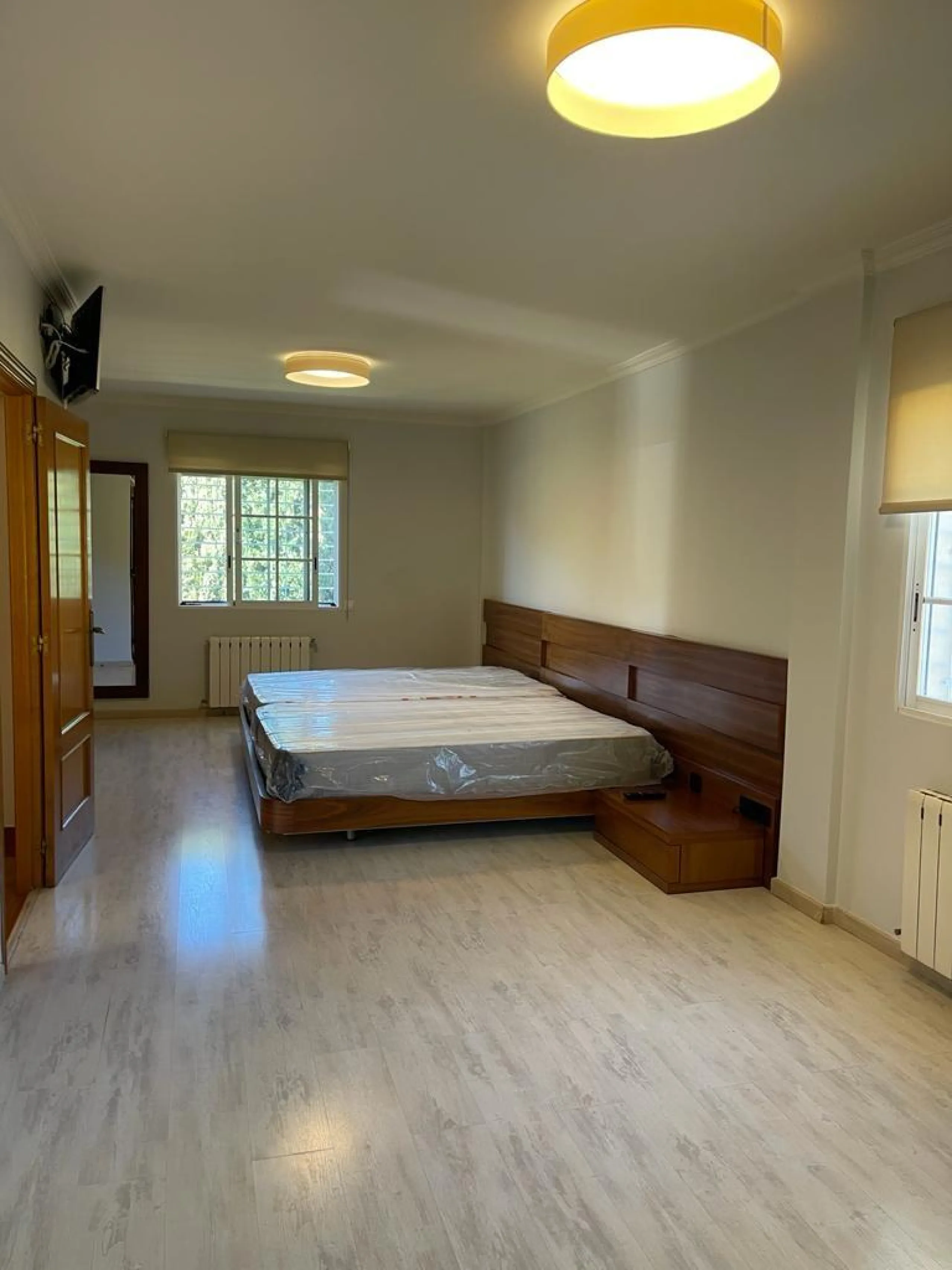 VILLA DE LUJO EN LOS BALCONES CON 950 M2 DE PARCELA. 5 DORM. 3 BAÑOS. PISCINA.