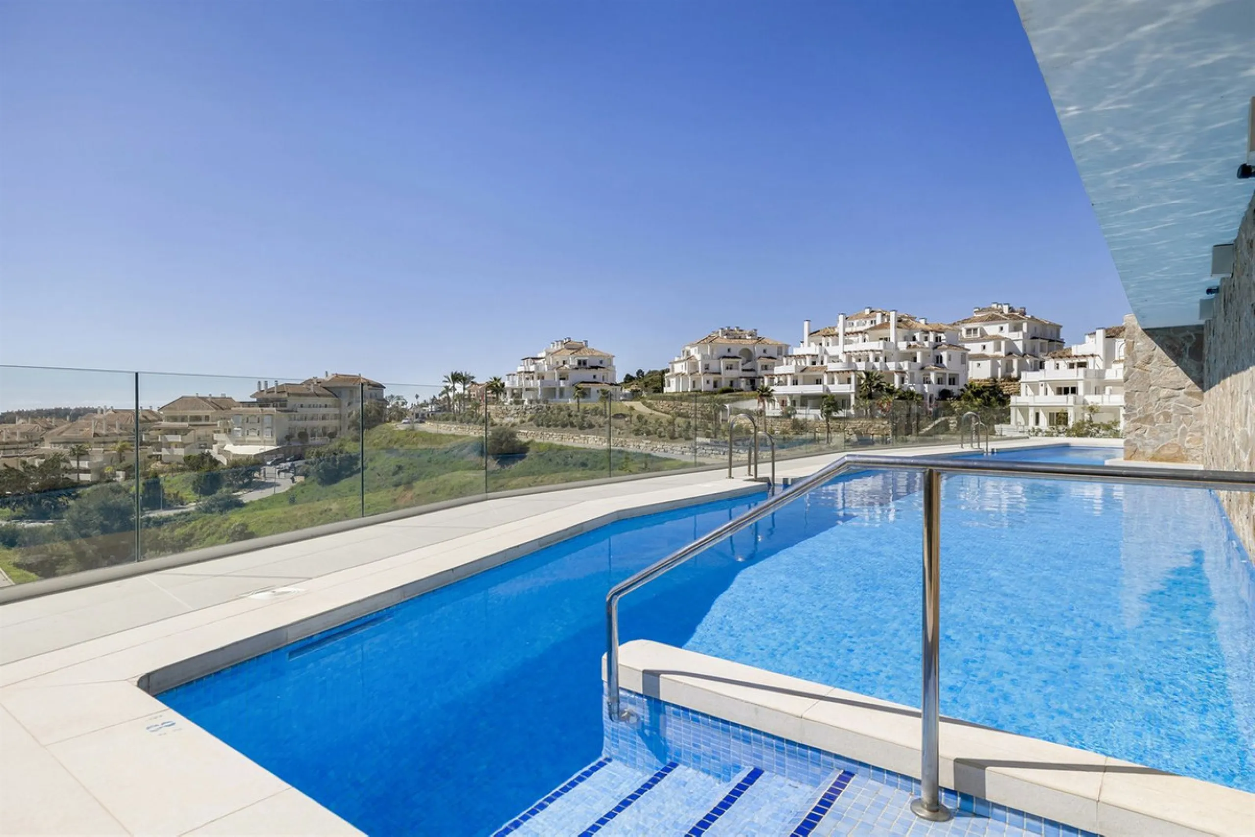 Südlich ausgerichtetes Penthouse mit privatem Pool zu verkaufen