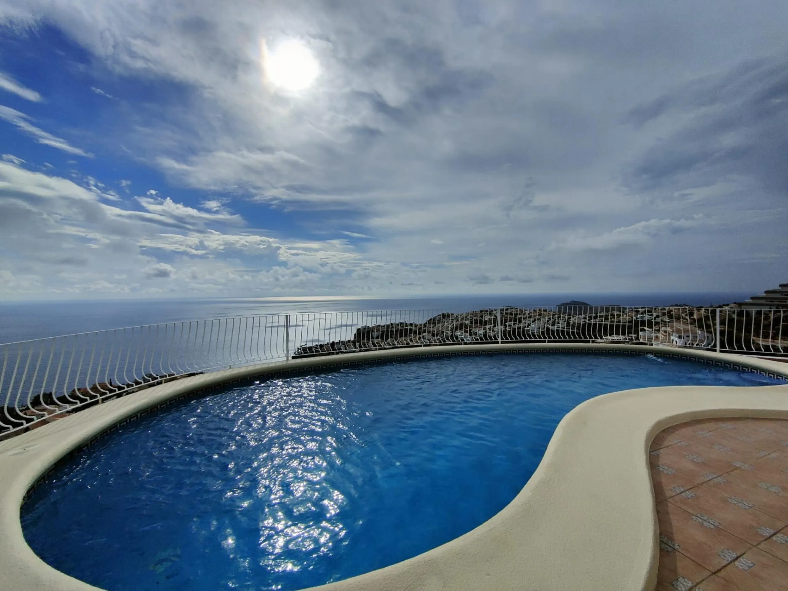 EXCLUSIVA VILLA INDEPENDIENTE EN CUMBRE DEL SOL