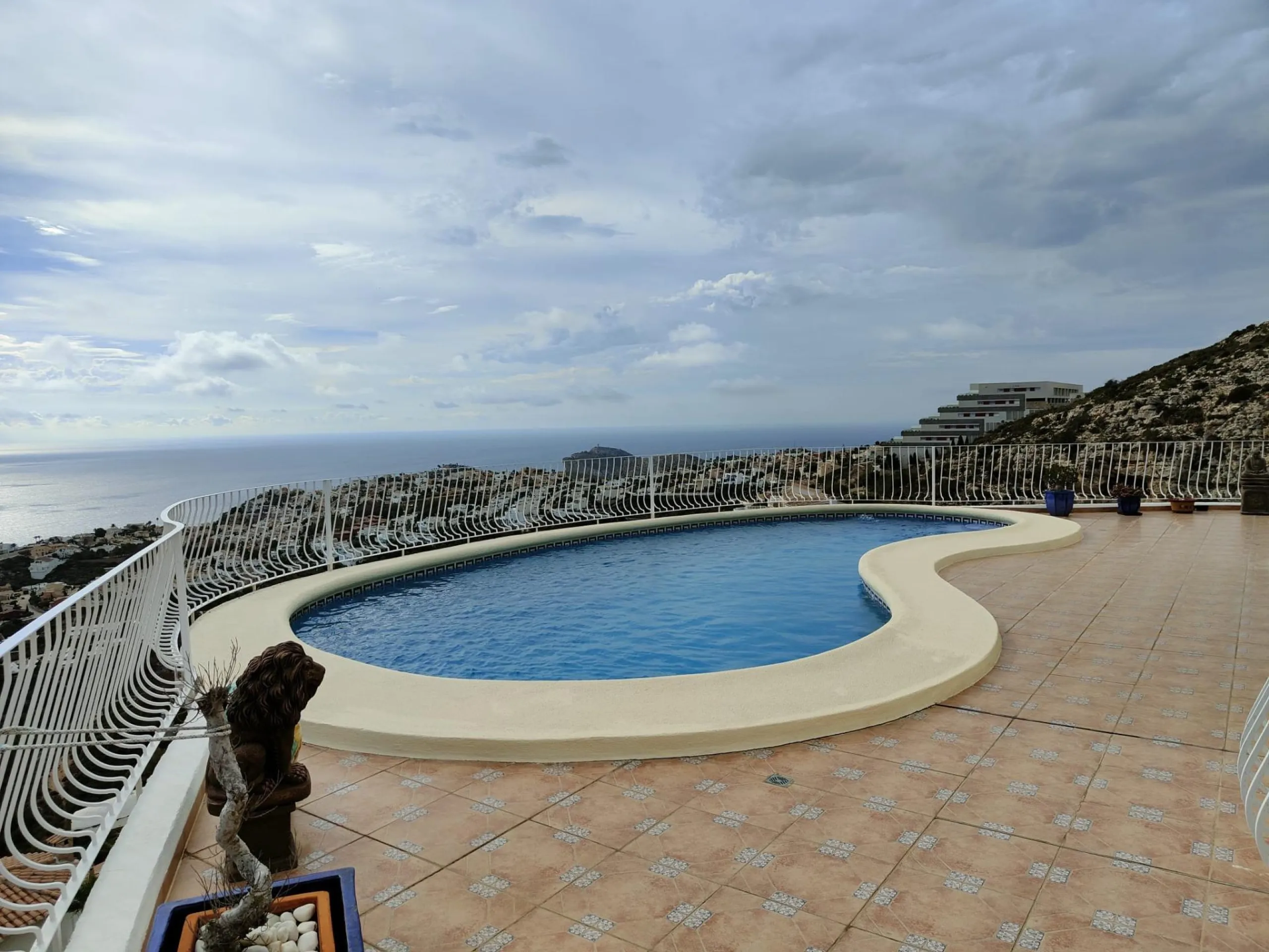 EXCLUSIVA VILLA INDEPENDIENTE EN CUMBRE DEL SOL