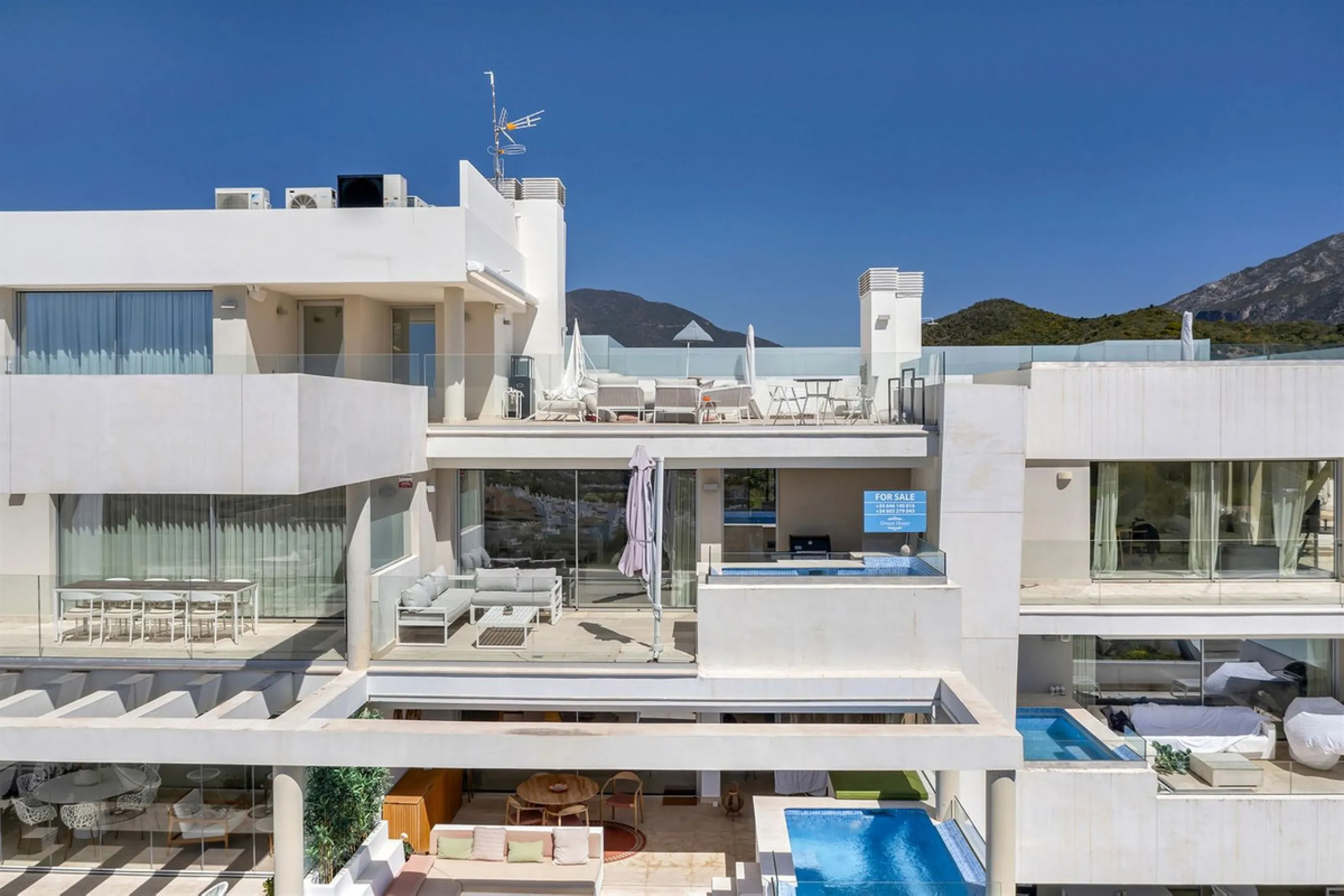 Südlich ausgerichtetes Penthouse mit privatem Pool zu verkaufen