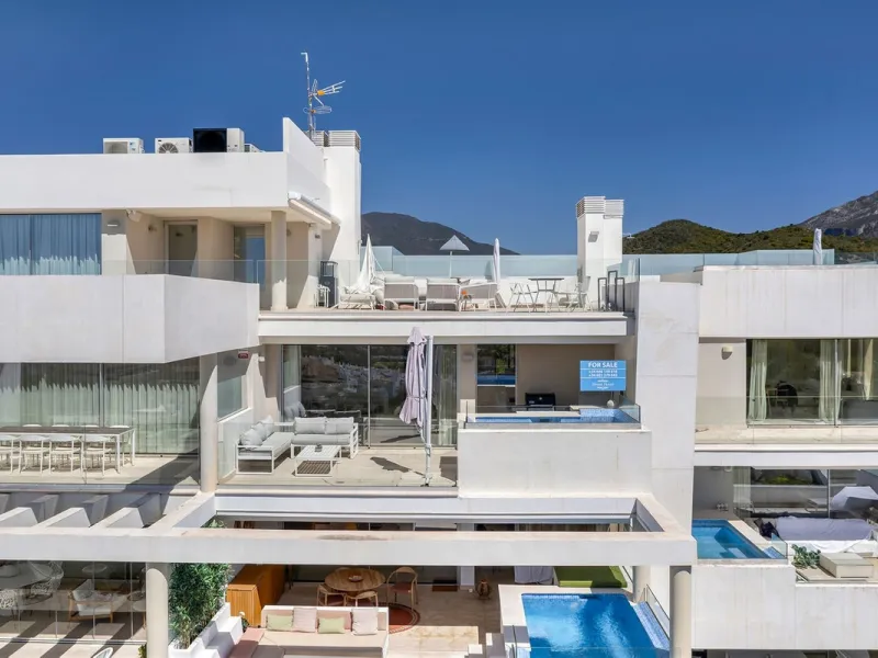 Südlich ausgerichtetes Penthouse mit privatem Pool zu verkaufen