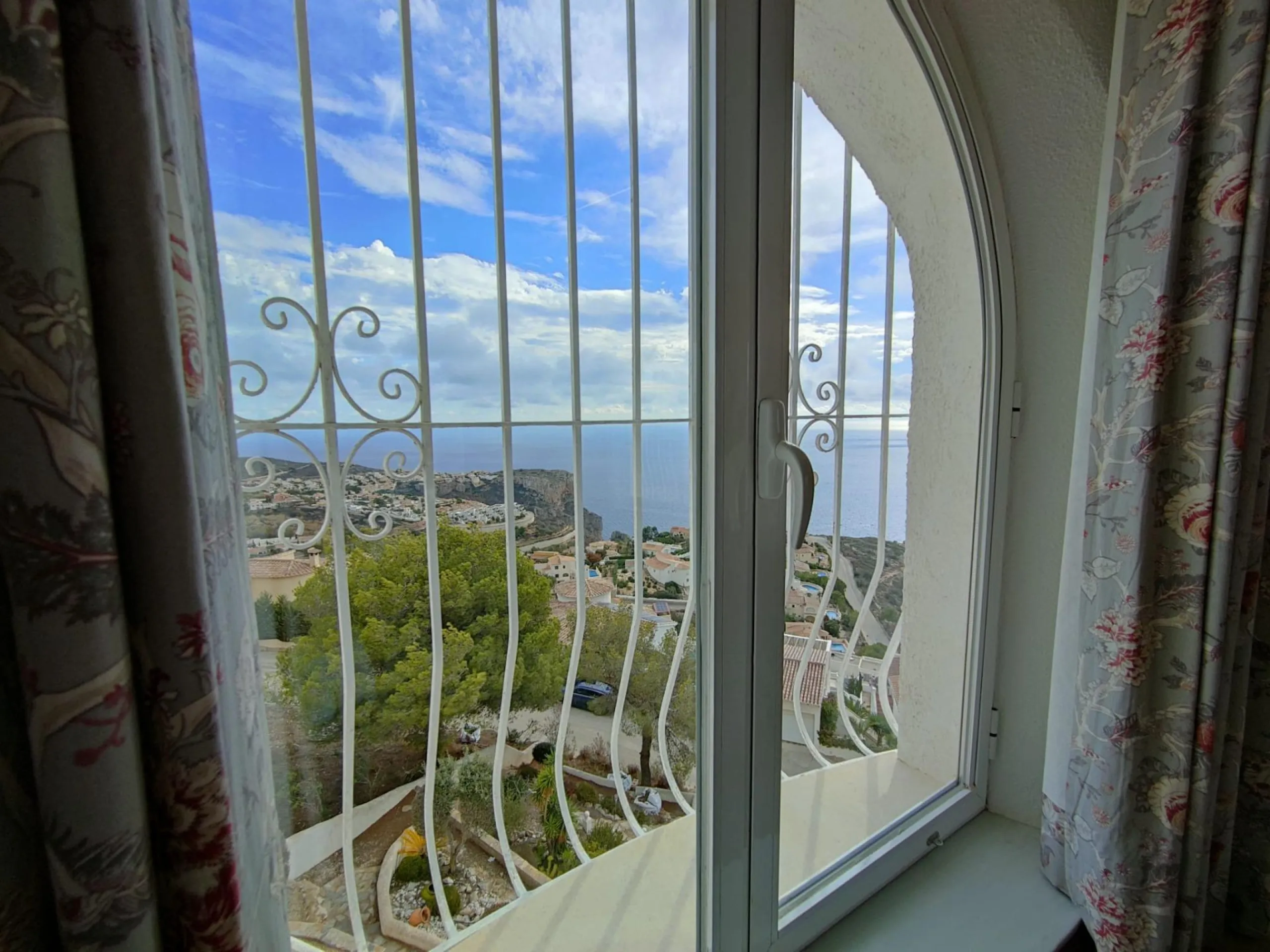 EXCLUSIVA VILLA INDEPENDIENTE EN CUMBRE DEL SOL