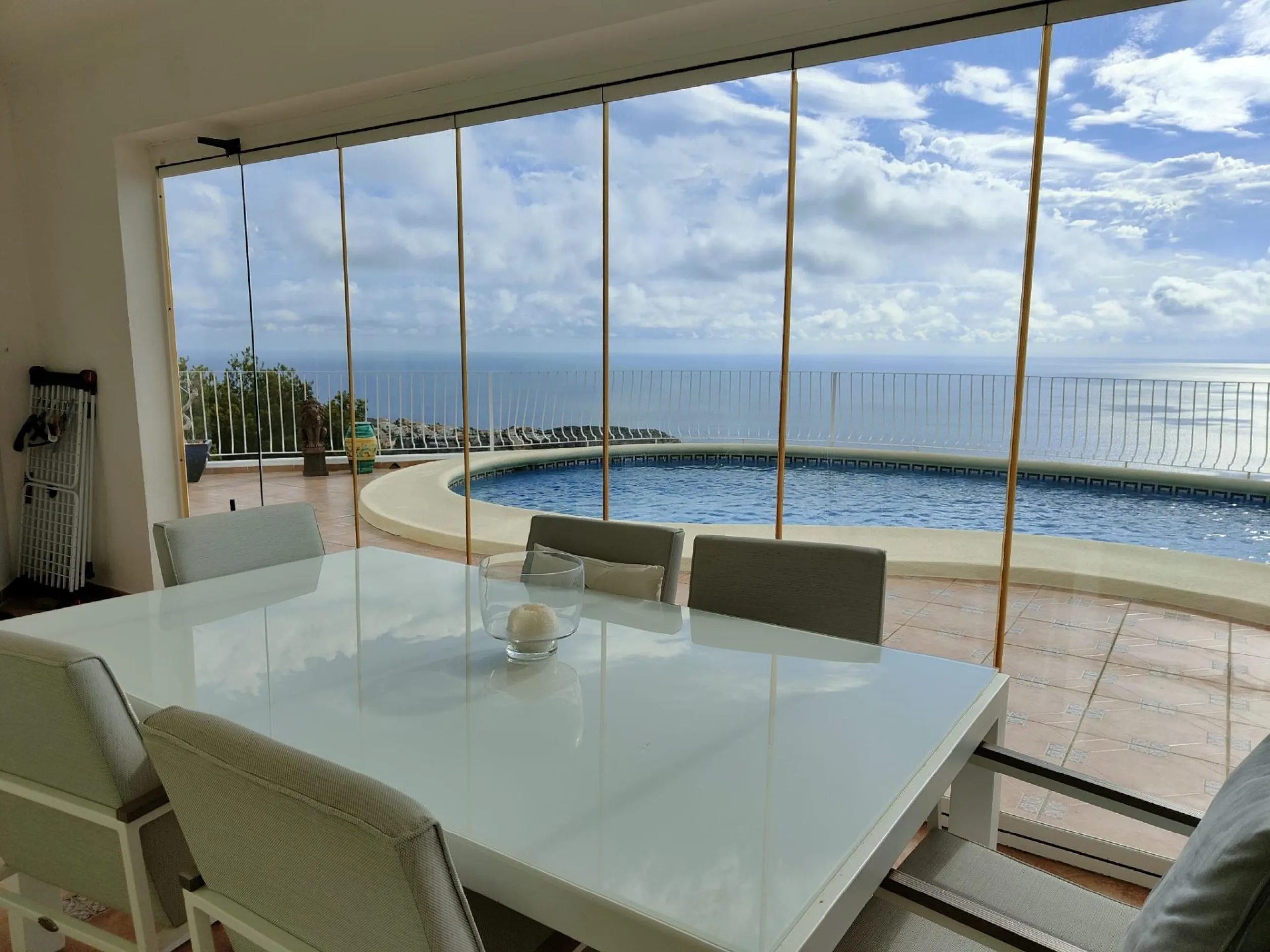 EXCLUSIVA VILLA INDEPENDIENTE EN CUMBRE DEL SOL