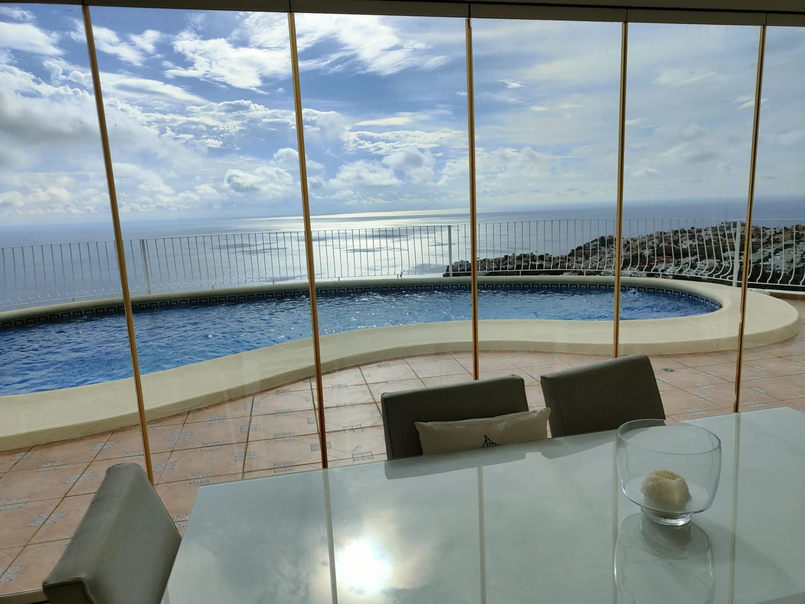 EXCLUSIVA VILLA INDEPENDIENTE EN CUMBRE DEL SOL