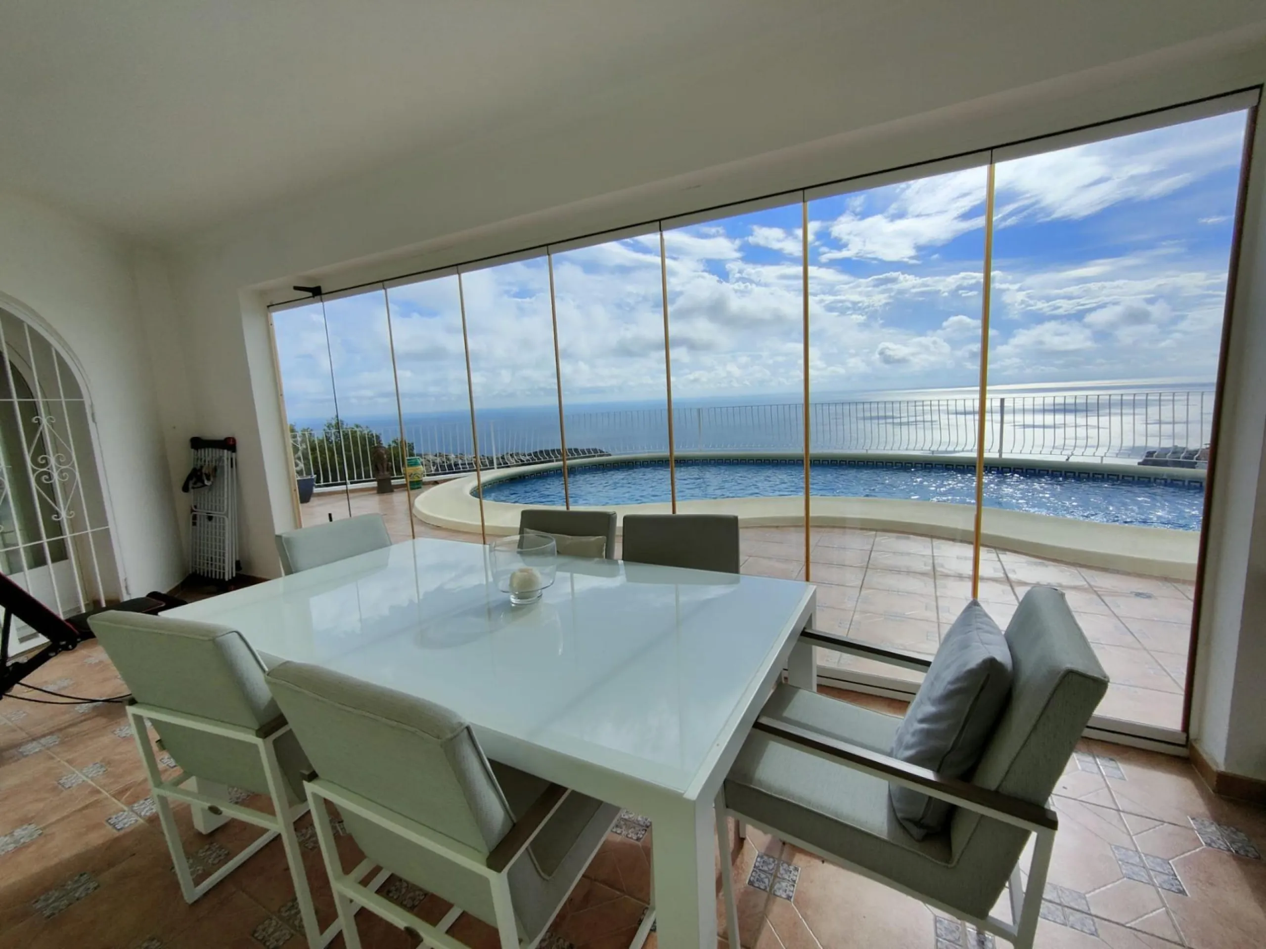 EXCLUSIVA VILLA INDEPENDIENTE EN CUMBRE DEL SOL