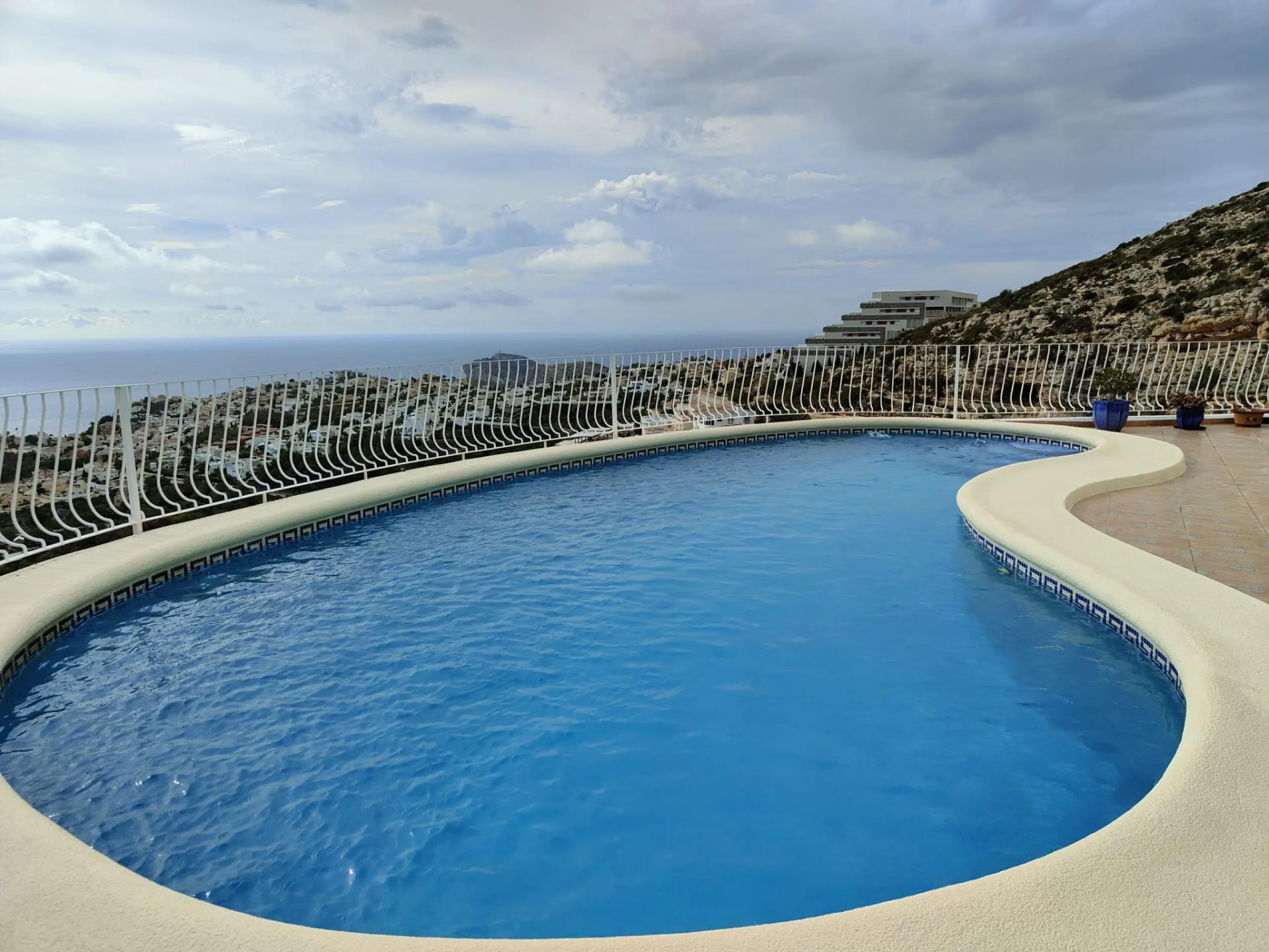 EXCLUSIVA VILLA INDEPENDIENTE EN CUMBRE DEL SOL