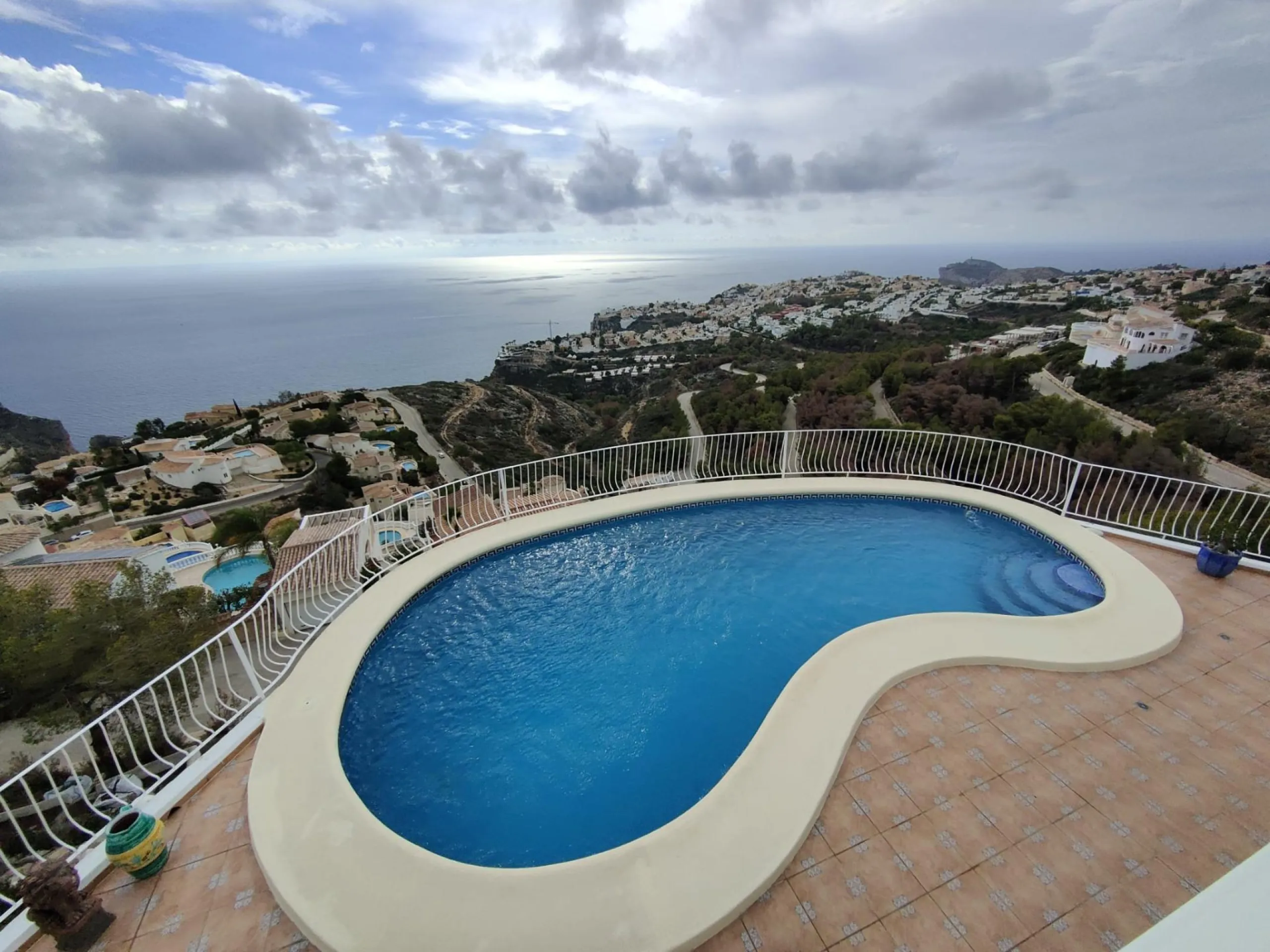 EXCLUSIVA VILLA INDEPENDIENTE EN CUMBRE DEL SOL