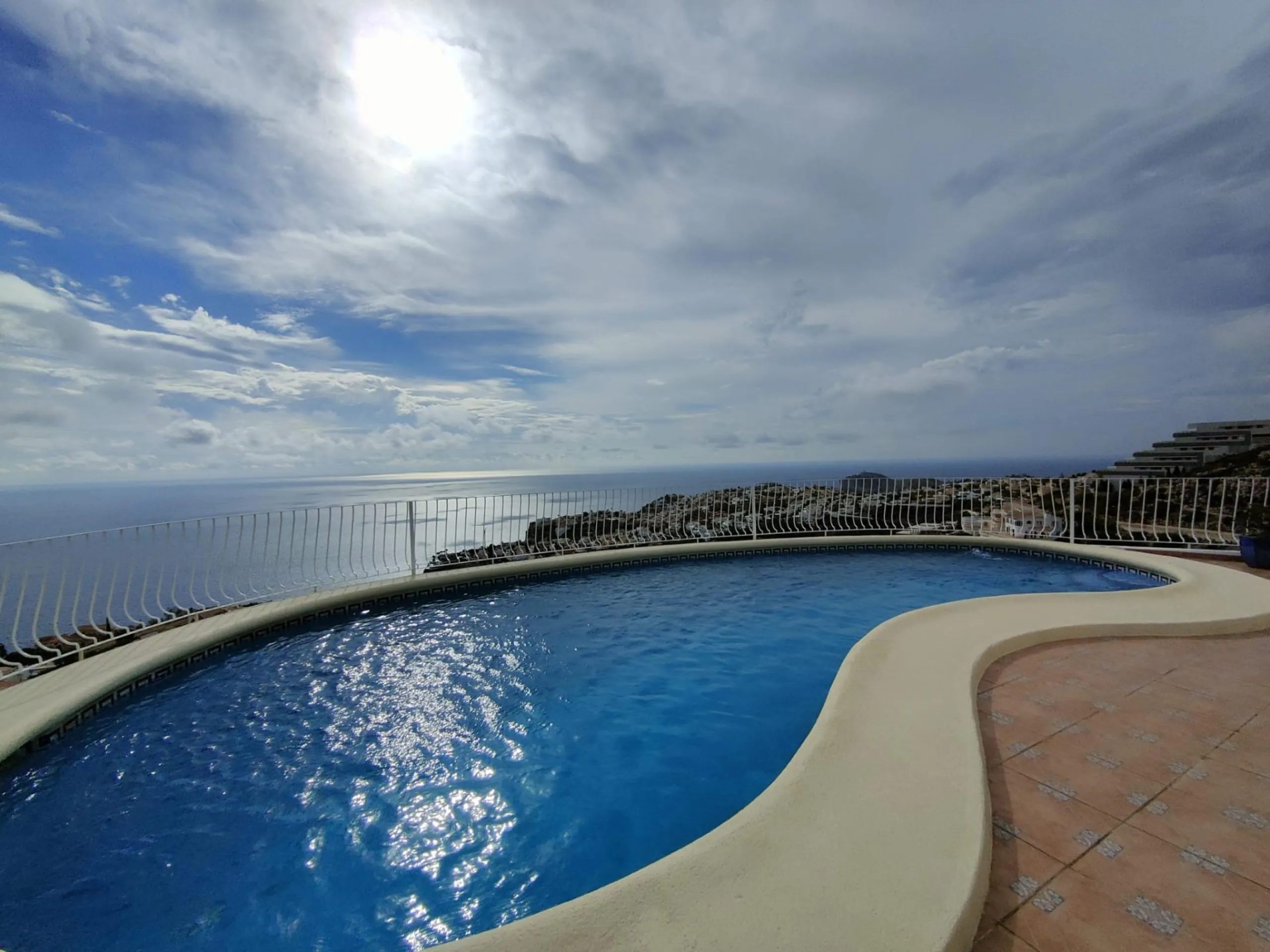 EXCLUSIVA VILLA INDEPENDIENTE EN CUMBRE DEL SOL