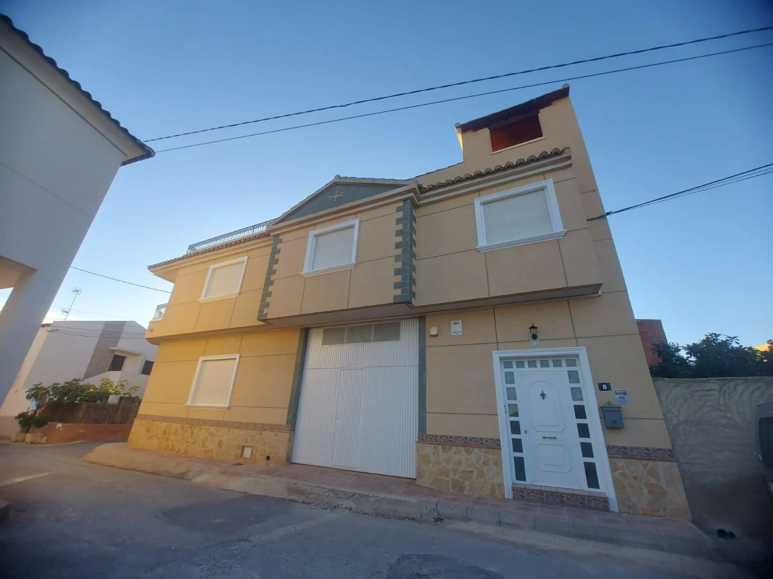 EDIFICIO EN ORIHUELA CIUDAD. 3 DORM. 2 BAÑOS. GARAJE. TRASTEROS