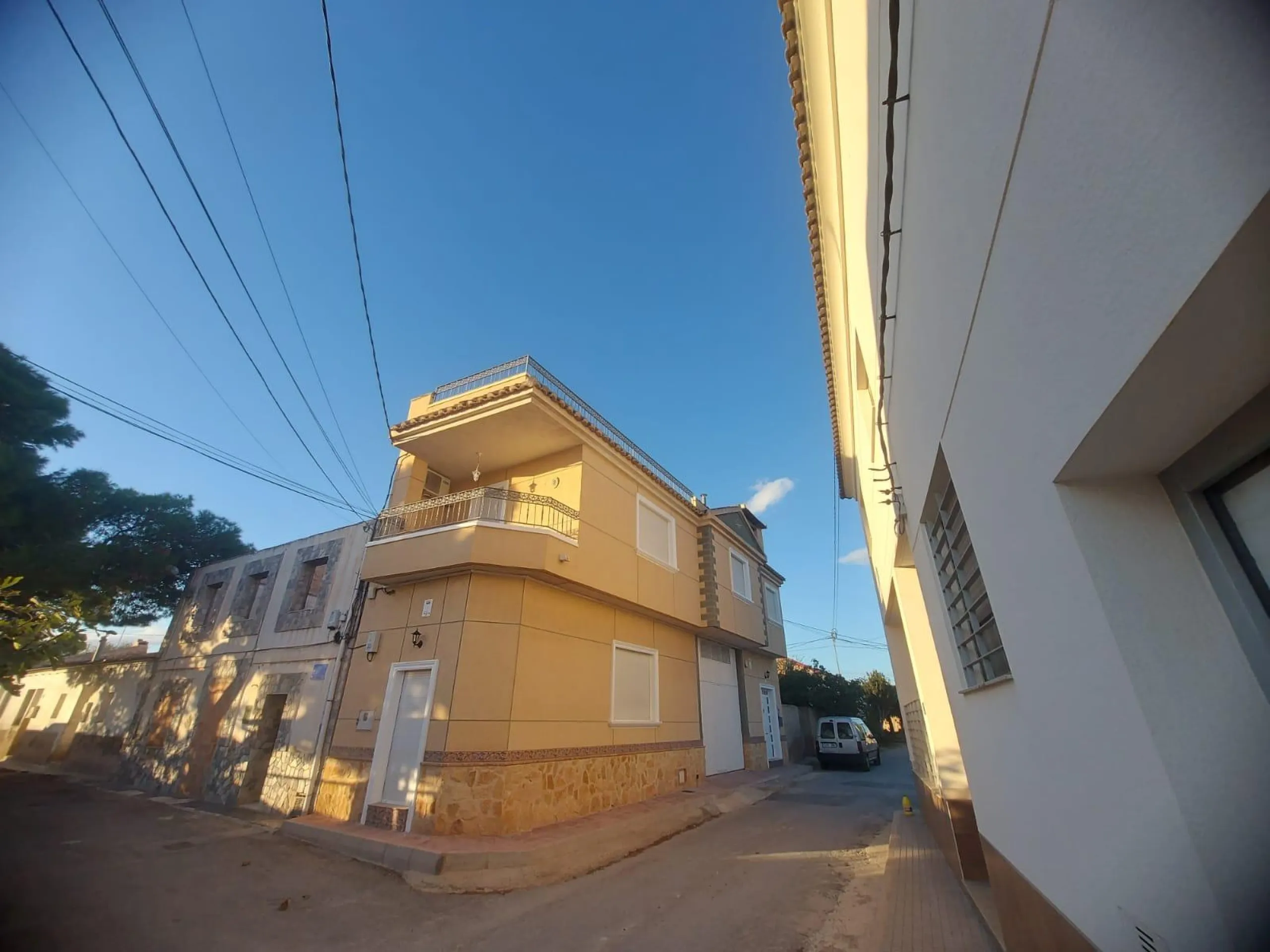 EDIFICIO EN ORIHUELA CIUDAD. 3 DORM. 2 BAÑOS. GARAJE. TRASTEROS