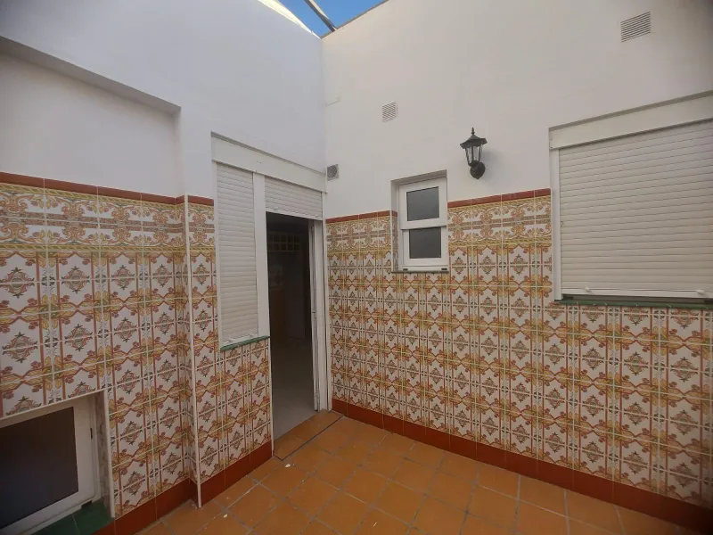 EDIFICIO EN ORIHUELA CIUDAD. 3 DORM. 2 BAÑOS. GARAJE. TRASTEROS