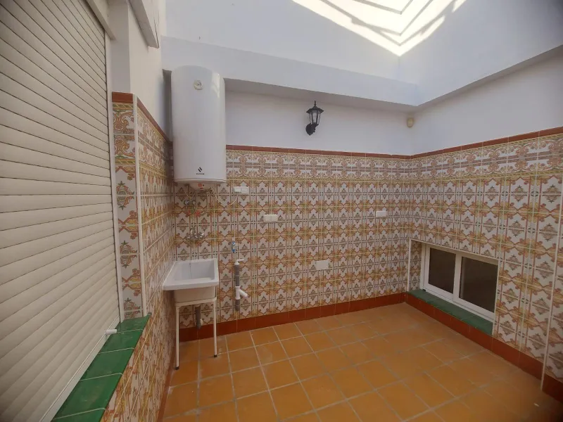 EDIFICIO EN ORIHUELA CIUDAD. 3 DORM. 2 BAÑOS. GARAJE. TRASTEROS