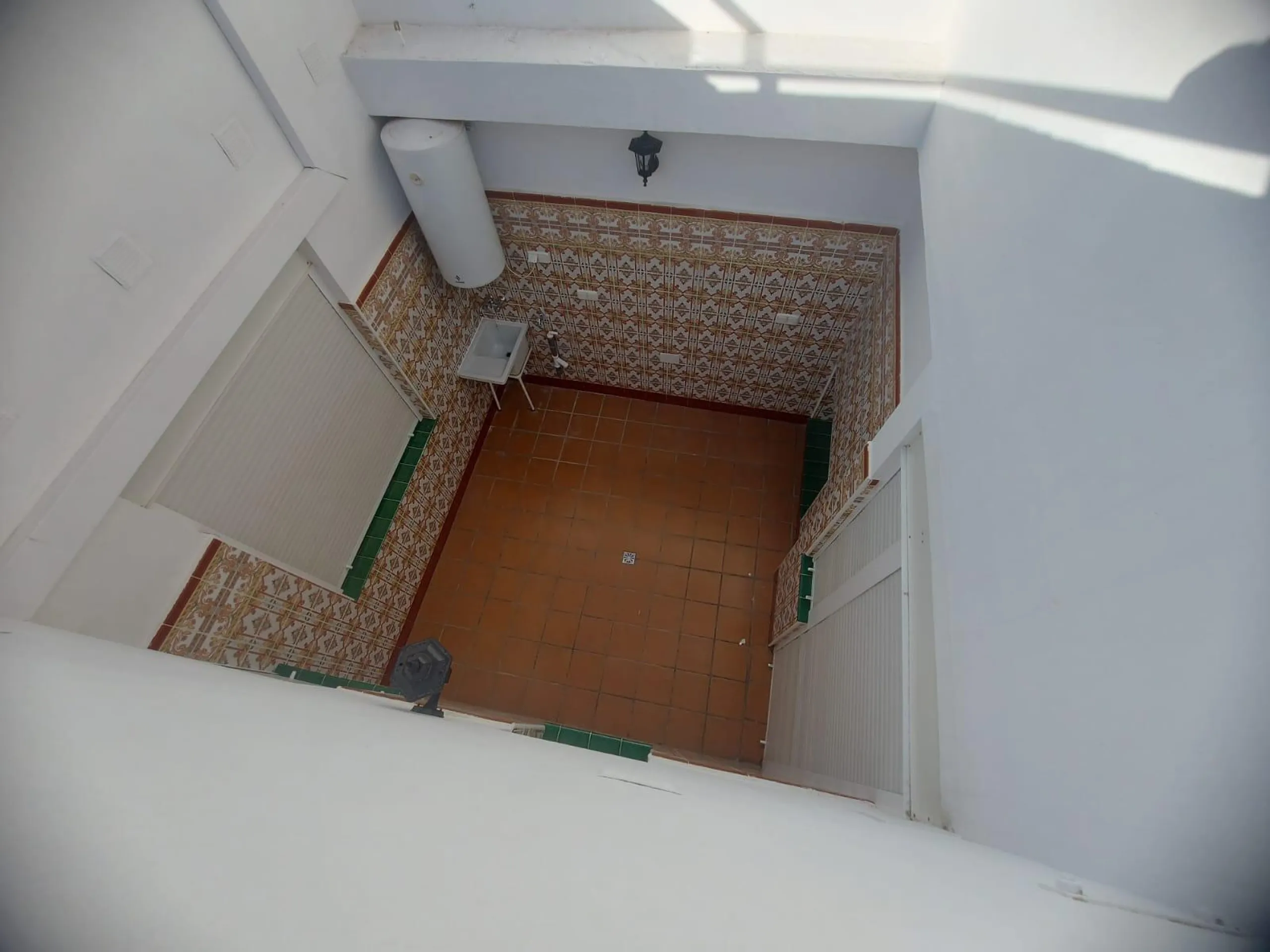 EDIFICIO EN ORIHUELA CIUDAD. 3 DORM. 2 BAÑOS. GARAJE. TRASTEROS