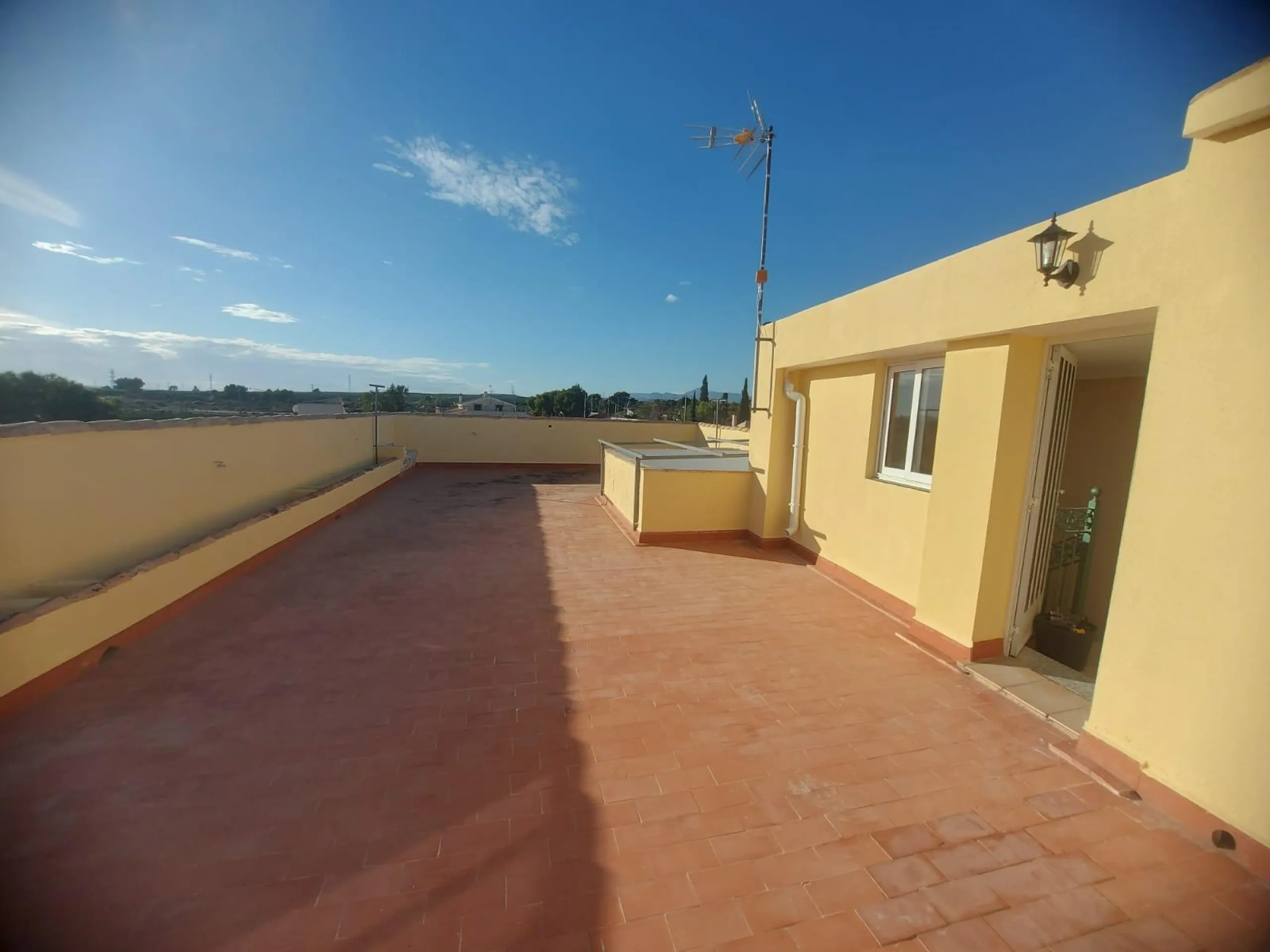 EDIFICIO EN ORIHUELA CIUDAD. 3 DORM. 2 BAÑOS. GARAJE. TRASTEROS