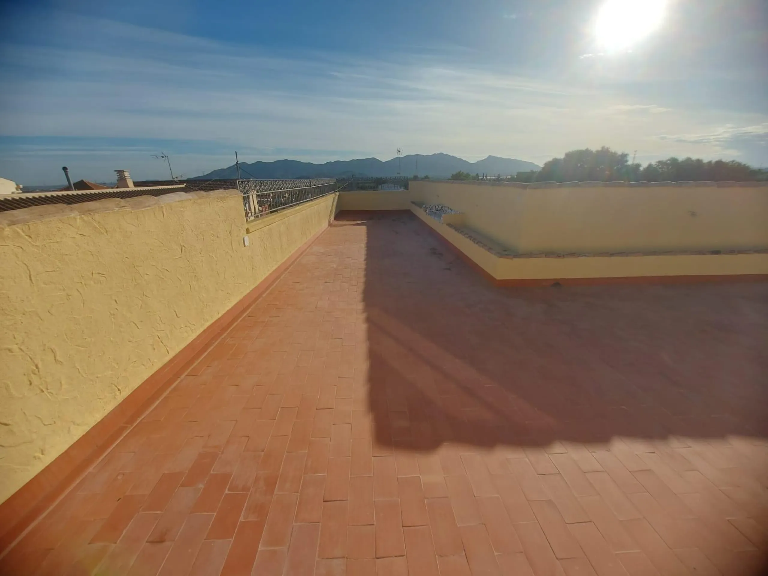 EDIFICIO EN ORIHUELA CIUDAD. 3 DORM. 2 BAÑOS. GARAJE. TRASTEROS