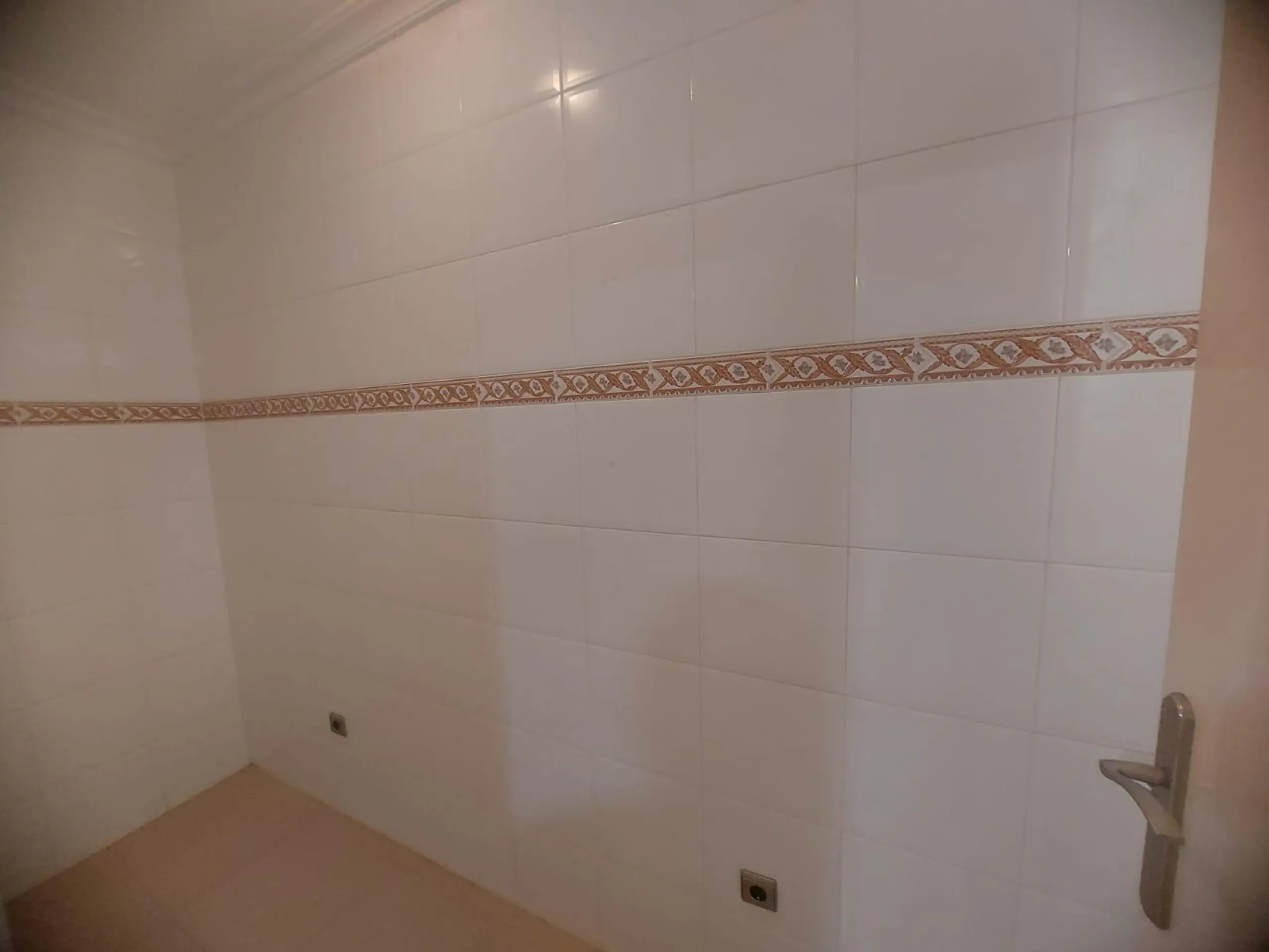 EDIFICIO EN ORIHUELA CIUDAD. 3 DORM. 2 BAÑOS. GARAJE. TRASTEROS