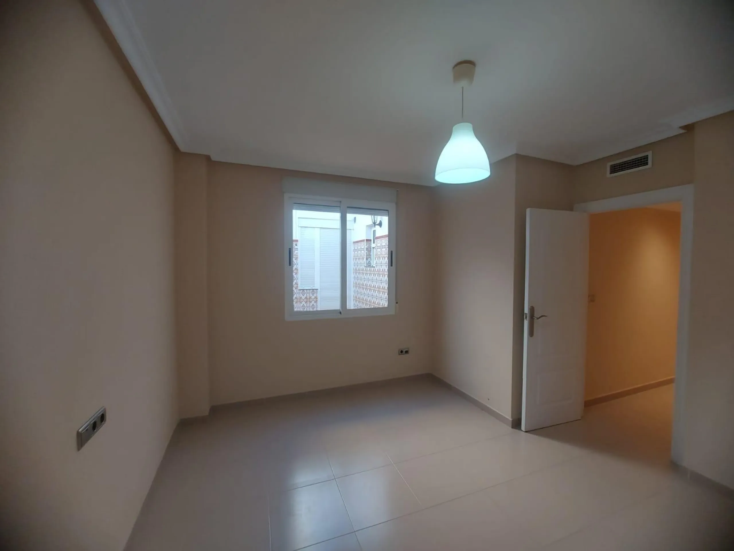 EDIFICIO EN ORIHUELA CIUDAD. 3 DORM. 2 BAÑOS. GARAJE. TRASTEROS