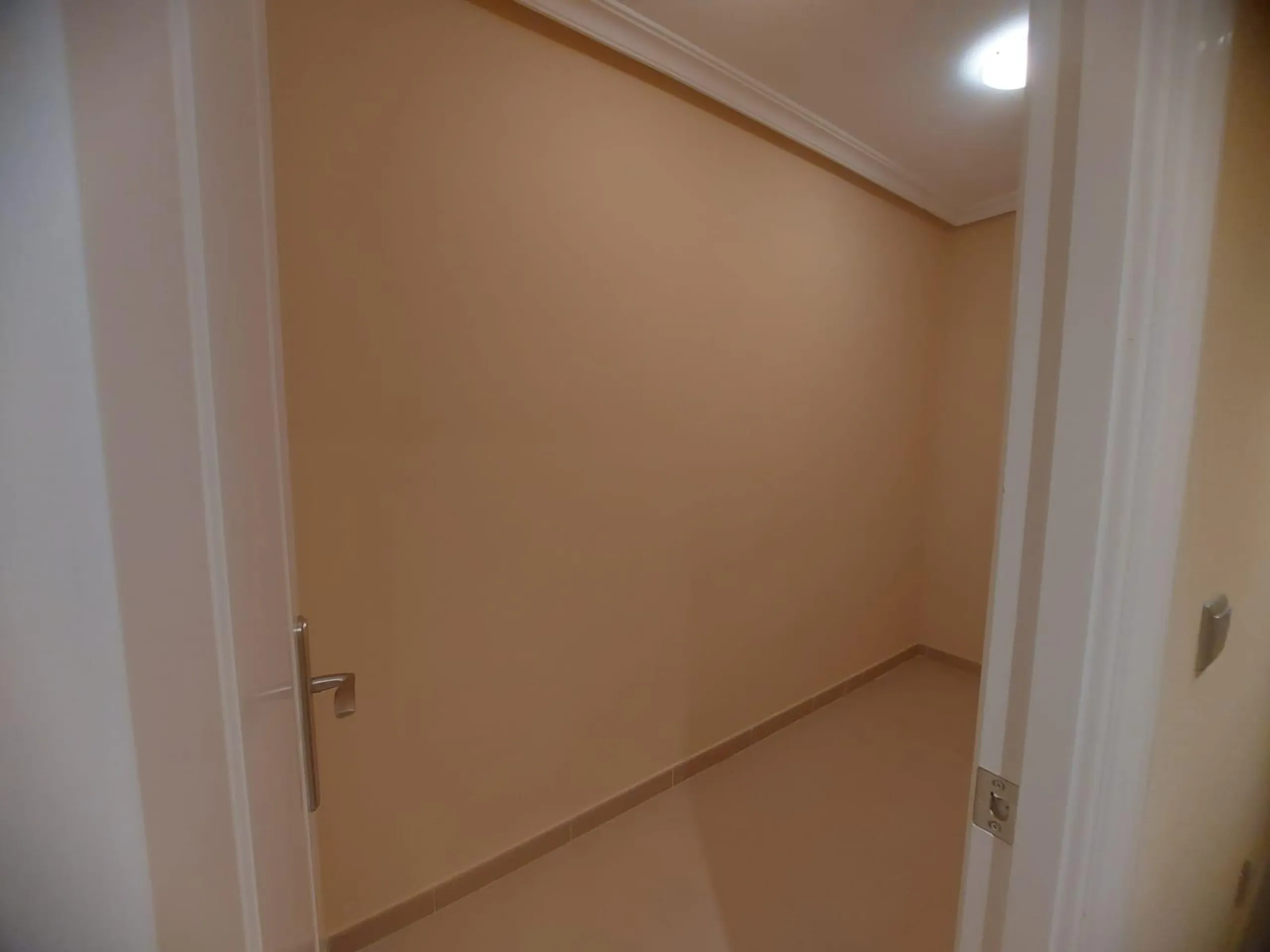 EDIFICIO EN ORIHUELA CIUDAD. 3 DORM. 2 BAÑOS. GARAJE. TRASTEROS