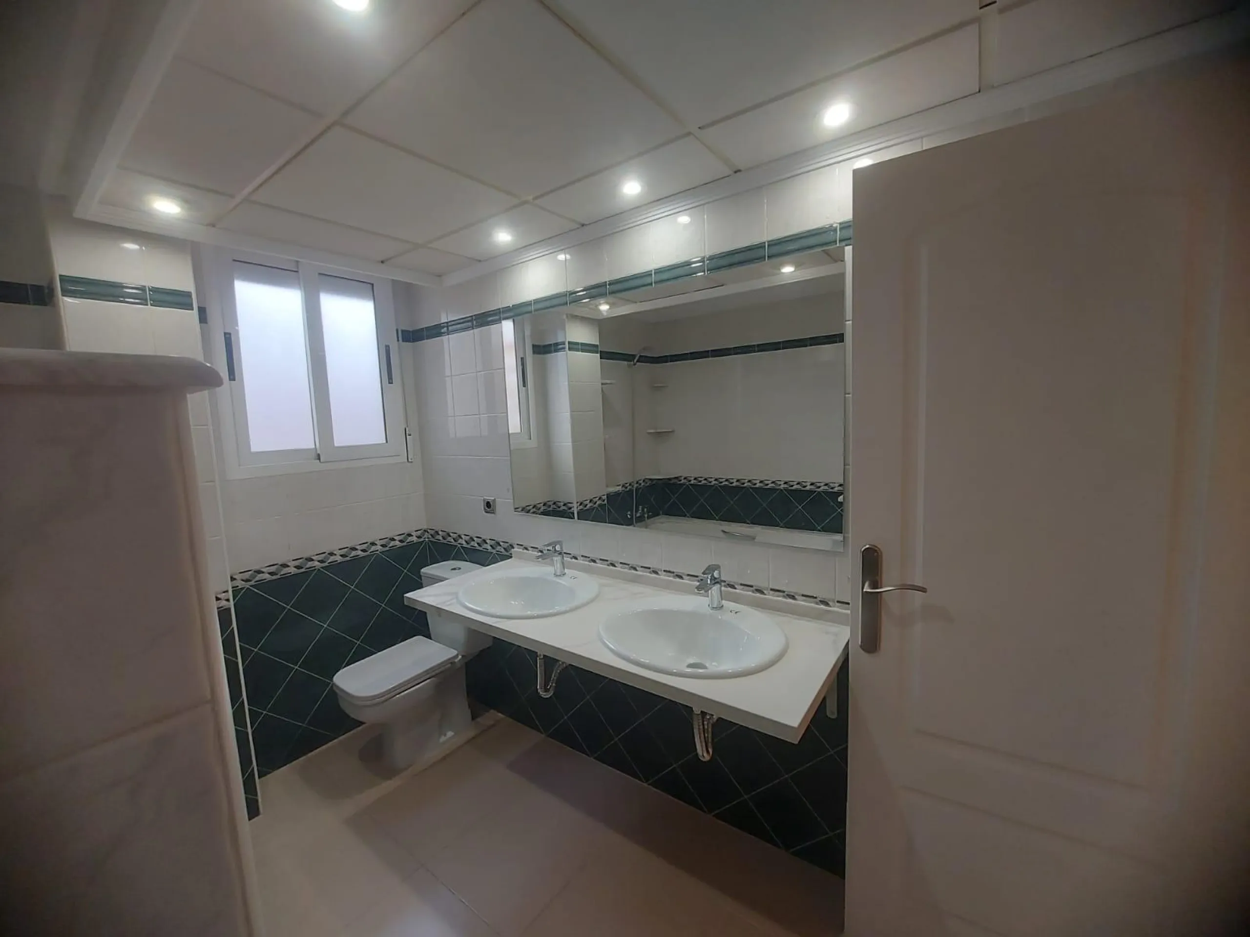 EDIFICIO EN ORIHUELA CIUDAD. 3 DORM. 2 BAÑOS. GARAJE. TRASTEROS