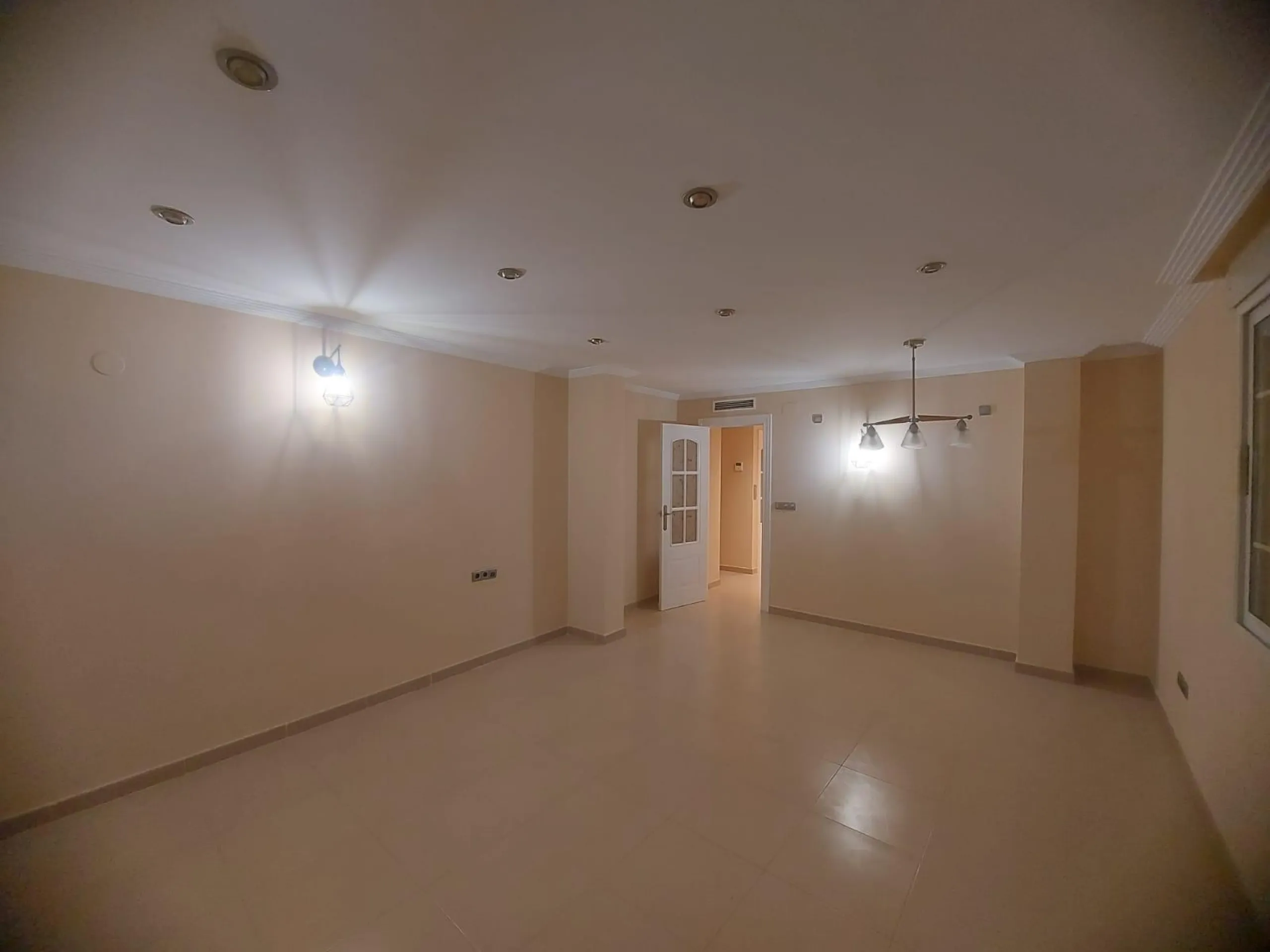 EDIFICIO EN ORIHUELA CIUDAD. 3 DORM. 2 BAÑOS. GARAJE. TRASTEROS