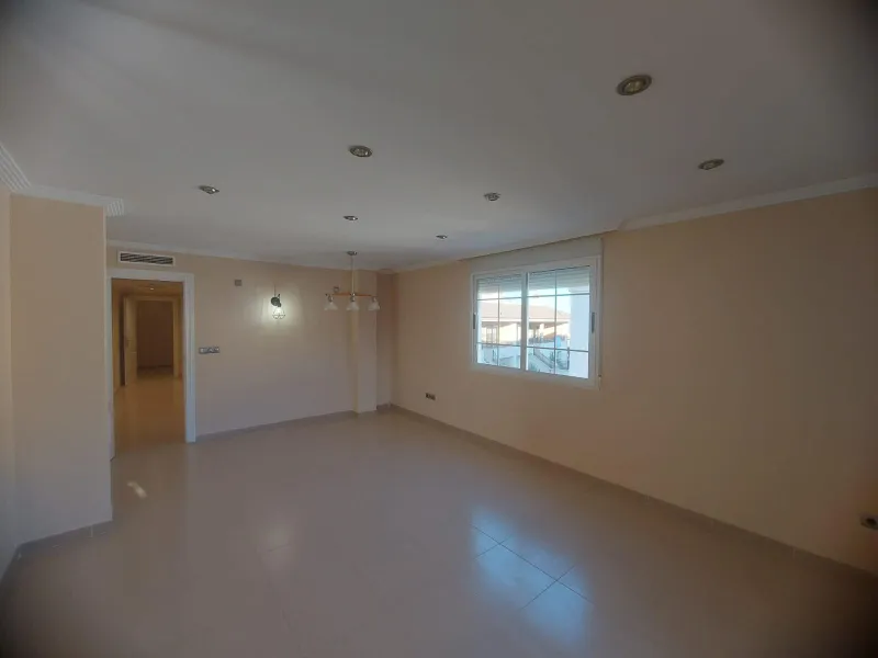 EDIFICIO EN ORIHUELA CIUDAD. 3 DORM. 2 BAÑOS. GARAJE. TRASTEROS