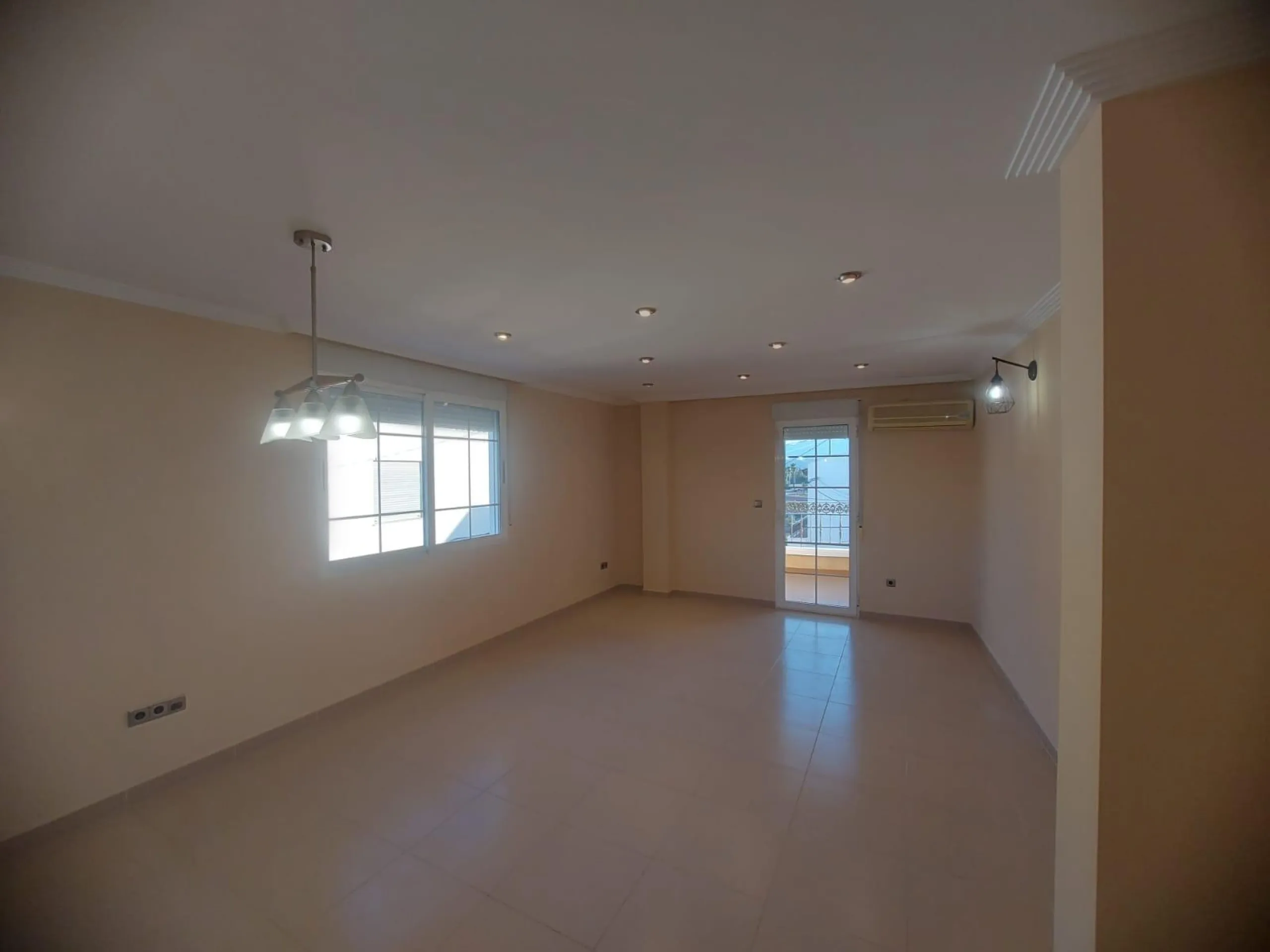 EDIFICIO EN ORIHUELA CIUDAD. 3 DORM. 2 BAÑOS. GARAJE. TRASTEROS