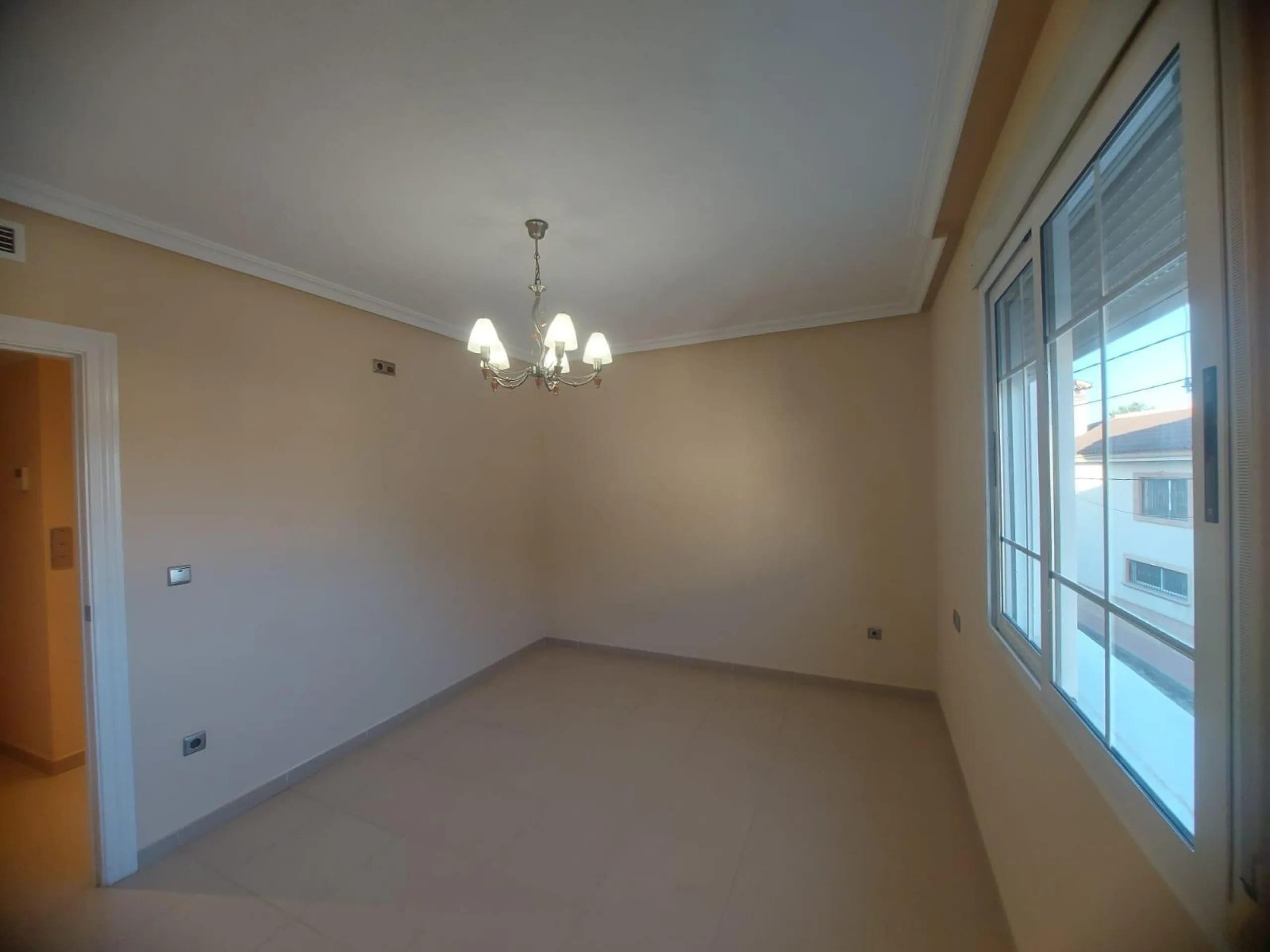EDIFICIO EN ORIHUELA CIUDAD. 3 DORM. 2 BAÑOS. GARAJE. TRASTEROS