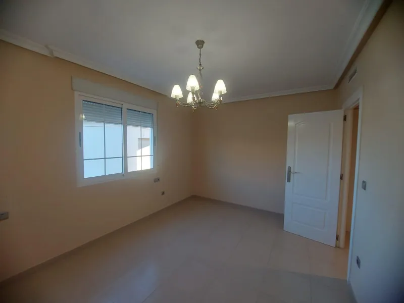 EDIFICIO EN ORIHUELA CIUDAD. 3 DORM. 2 BAÑOS. GARAJE. TRASTEROS