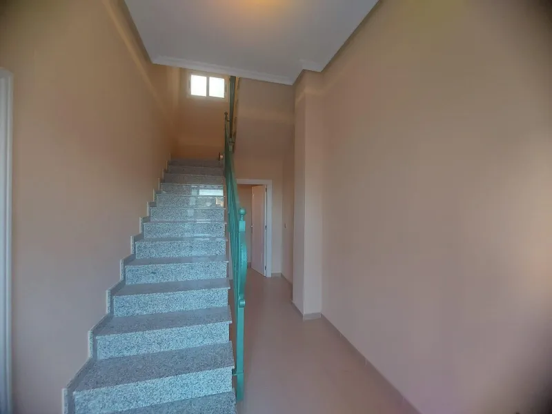 EDIFICIO EN ORIHUELA CIUDAD. 3 DORM. 2 BAÑOS. GARAJE. TRASTEROS