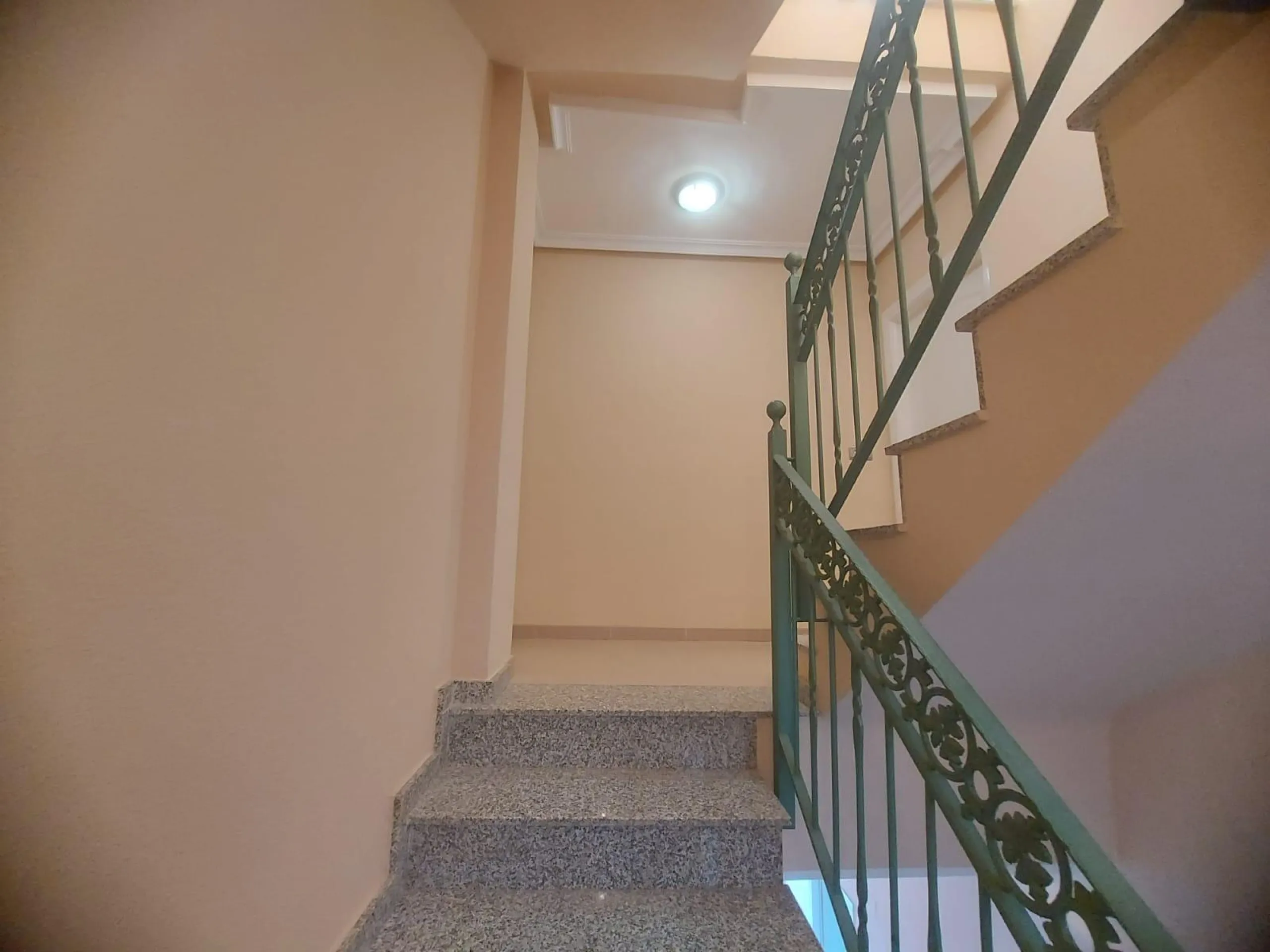 EDIFICIO EN ORIHUELA CIUDAD. 3 DORM. 2 BAÑOS. GARAJE. TRASTEROS