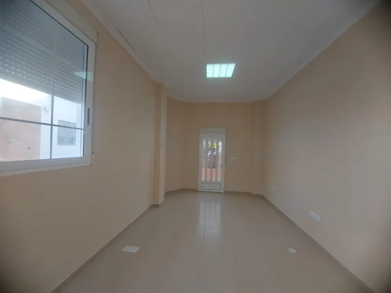 EDIFICIO EN ORIHUELA CIUDAD. 3 DORM. 2 BAÑOS. GARAJE. TRASTEROS