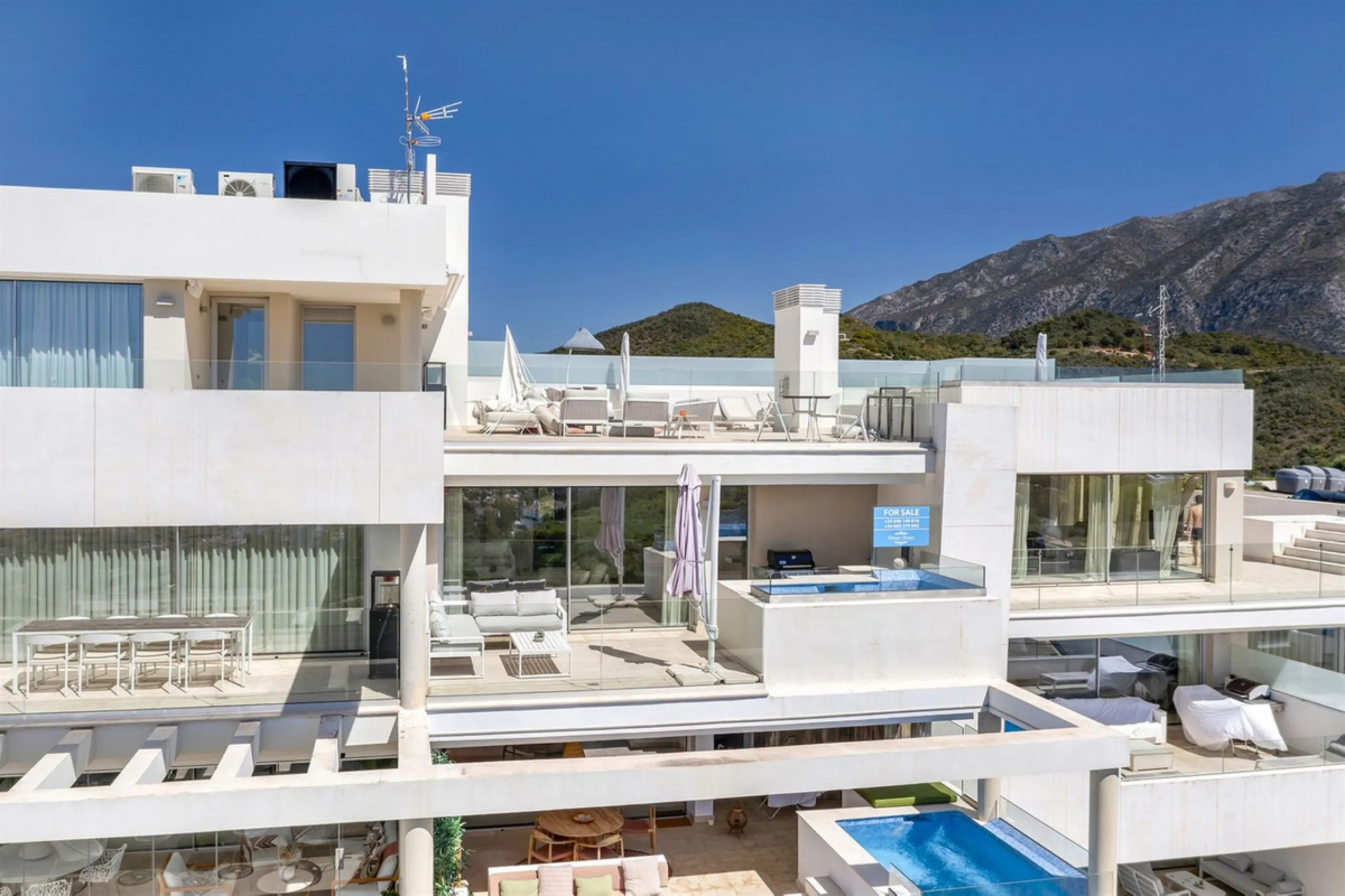 Südlich ausgerichtetes Penthouse mit privatem Pool zu verkaufen