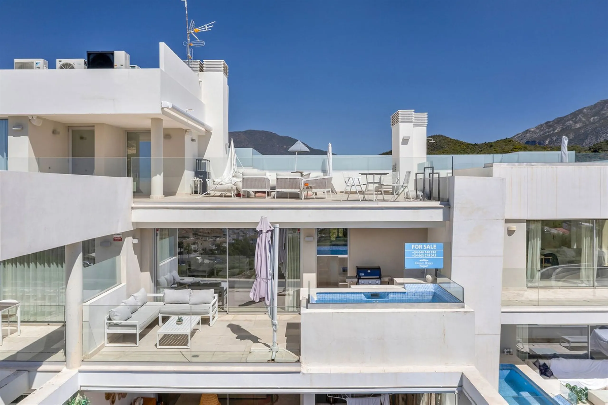 Südlich ausgerichtetes Penthouse mit privatem Pool zu verkaufen