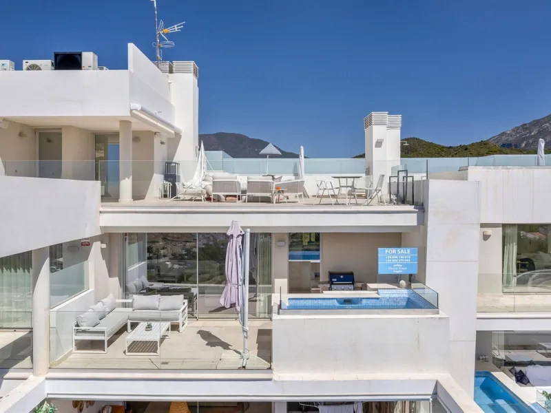 Südlich ausgerichtetes Penthouse mit privatem Pool zu verkaufen