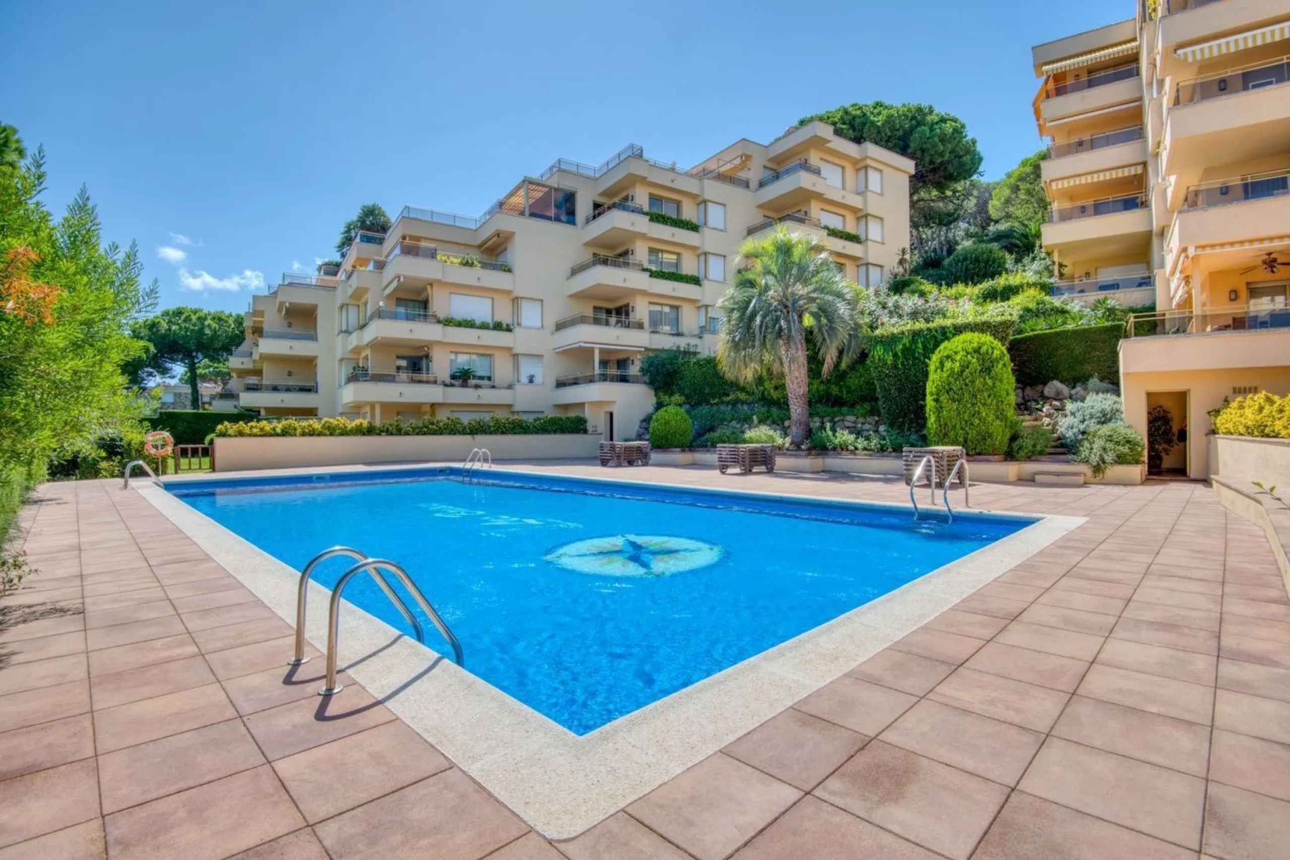 Piso en planta baja con jardín y vistas al mar en La Volta d’Ametller, Costa Brava