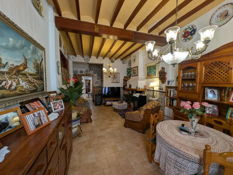 CASA PAREADA EN EL ENCANTADOR PUEBLO DE LA NUCIA