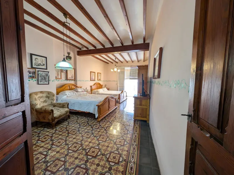 CASA PAREADA EN EL ENCANTADOR PUEBLO DE LA NUCIA