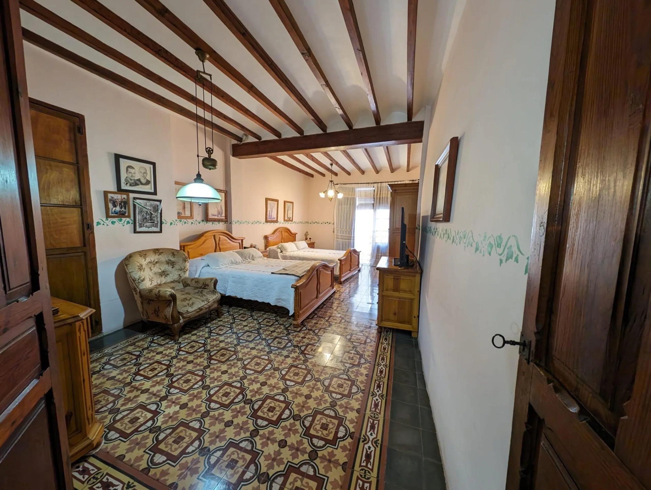 CASA PAREADA EN EL ENCANTADOR PUEBLO DE LA NUCIA