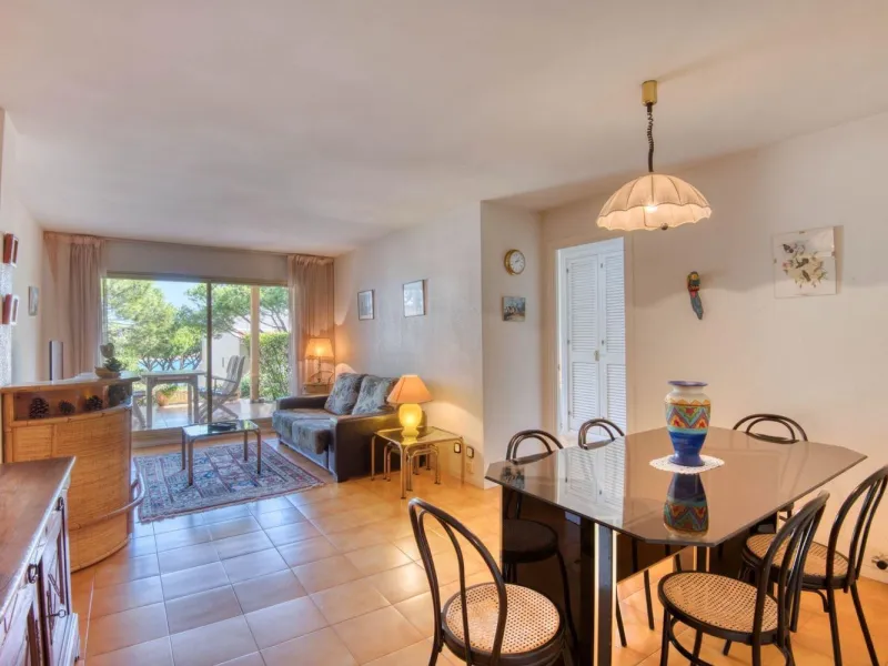 Piso en planta baja con jardín y vistas al mar en La Volta d’Ametller, Costa Brava
