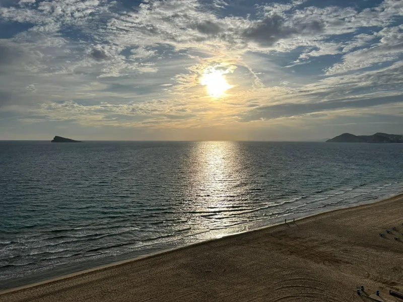 🌞 Apartamento de Ensueño en Primera Línea de Playa Levante, Benidorm 🌊