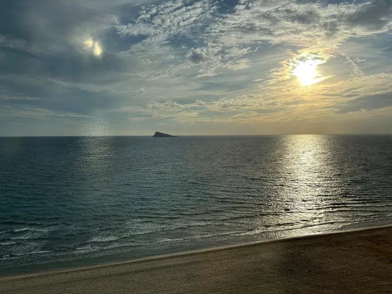 🌞 Apartamento de Ensueño en Primera Línea de Playa Levante, Benidorm 🌊