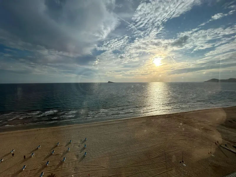 🌞 Apartamento de Ensueño en Primera Línea de Playa Levante, Benidorm 🌊