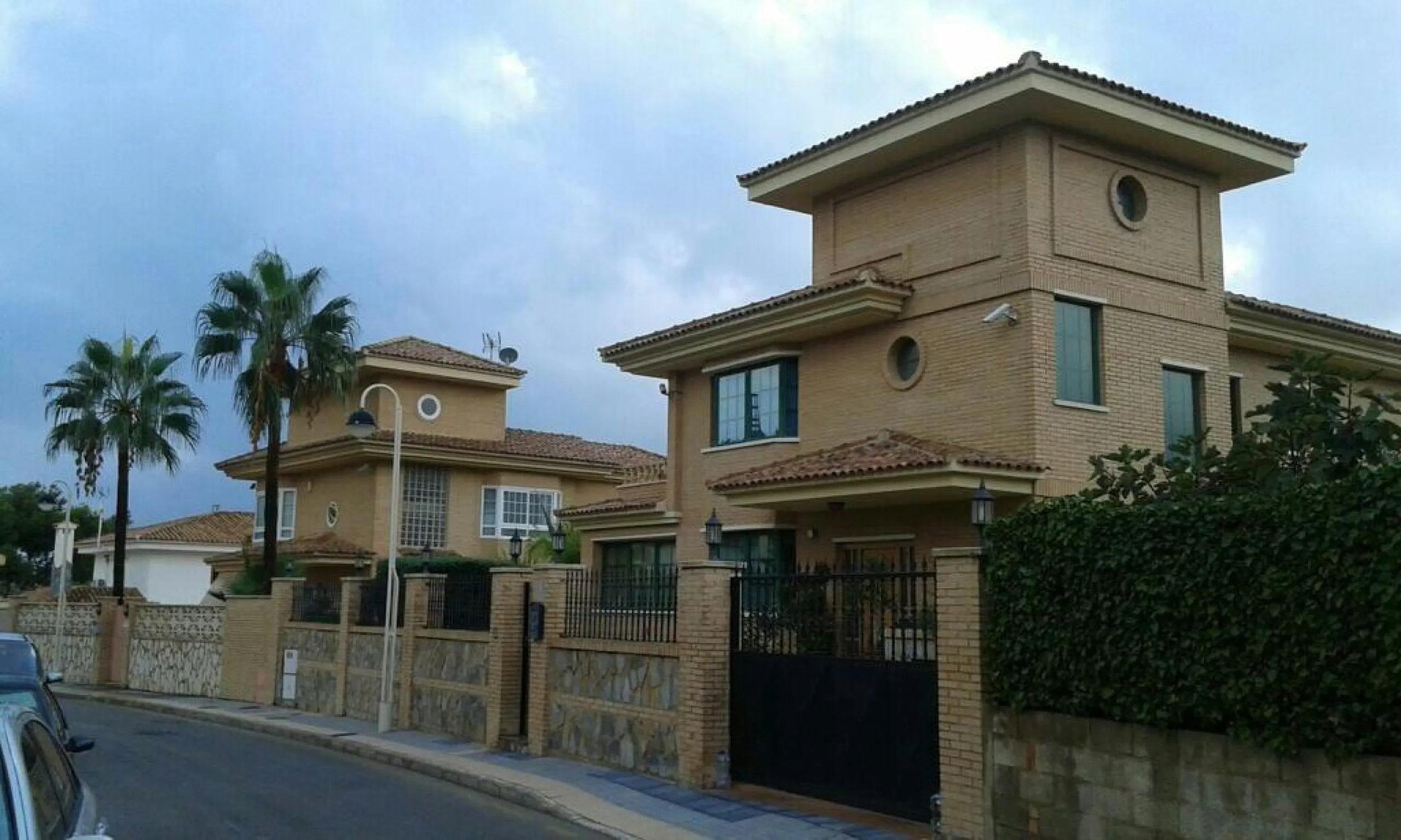 Villa con piscina y vistas a las montañas y Benidorm en la zona de Rincón de Loix