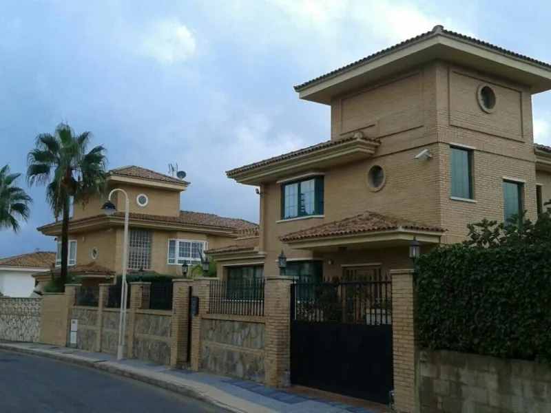 Villa con piscina y vistas a las montañas y Benidorm en la zona de Rincón de Loix