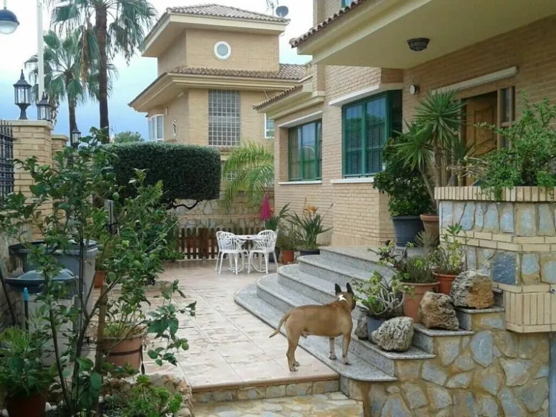 Villa con piscina y vistas a las montañas y Benidorm en la zona de Rincón de Loix